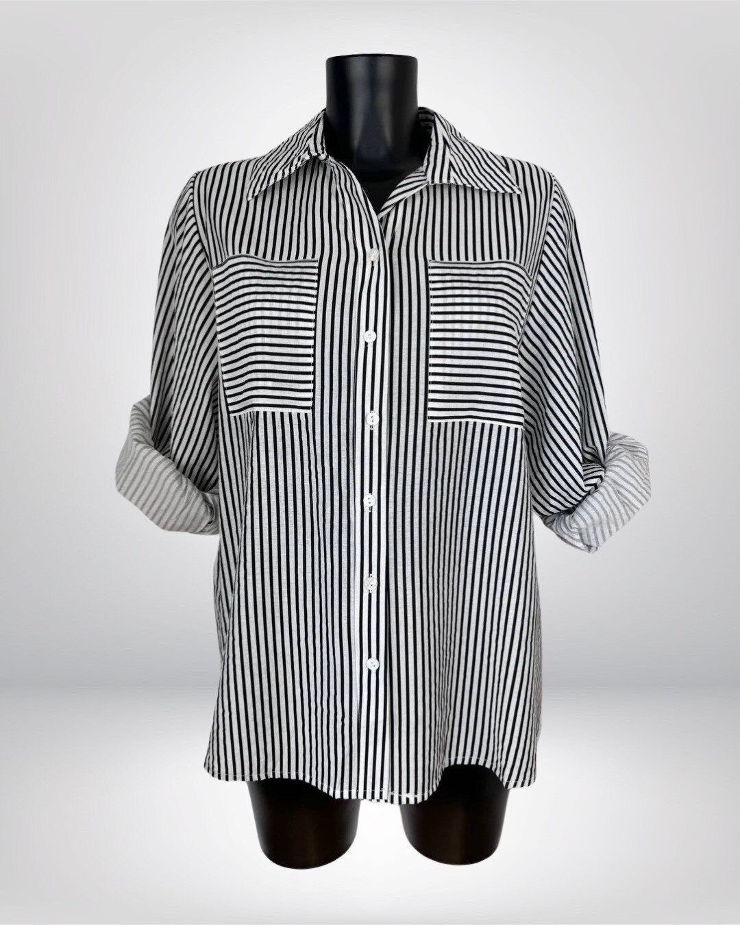 Grossista M&D FASHION - Camicia a strisce di grandi dimensioni con tasche contrastanti