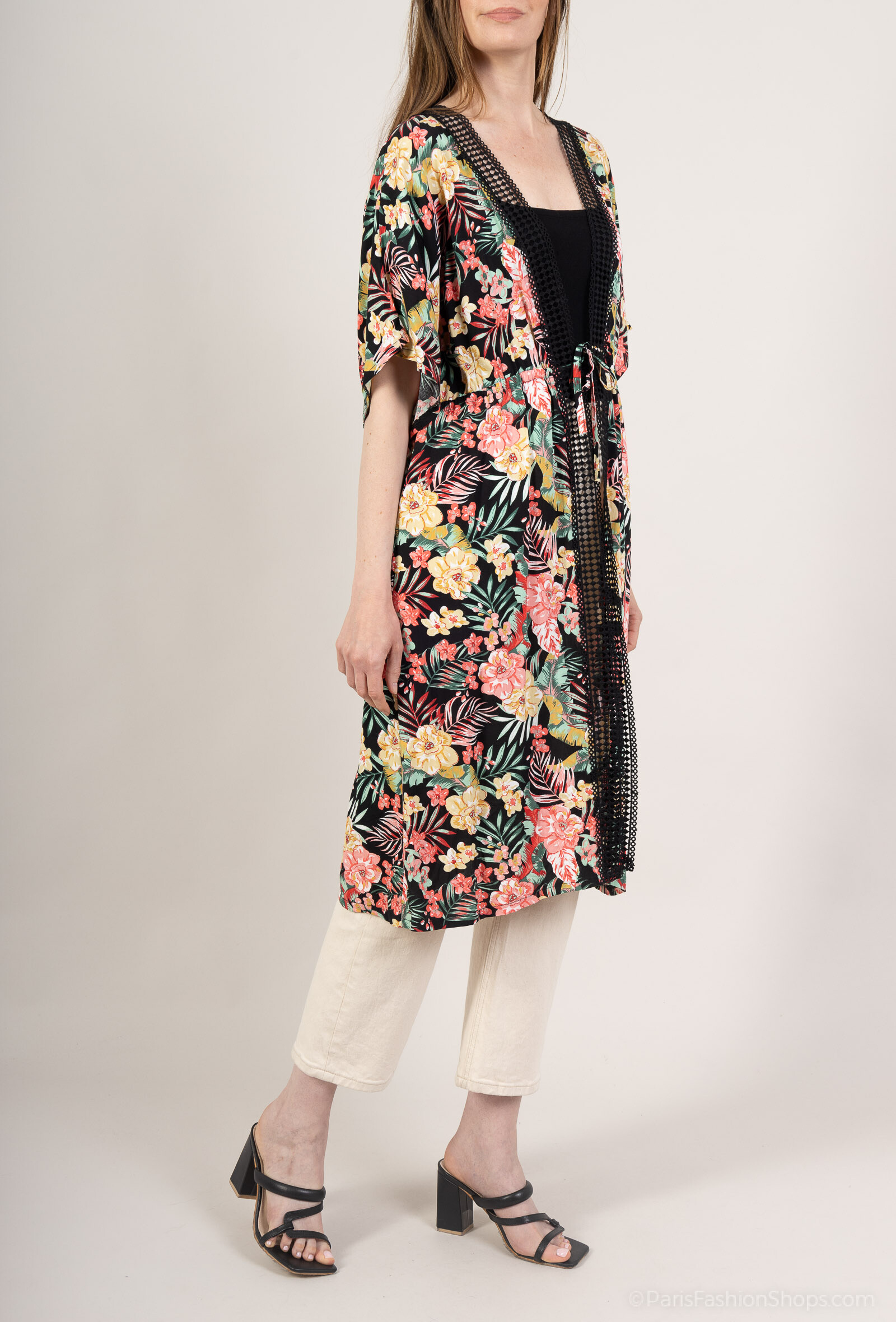Grossista M&D FASHION - Giubbotto per viscosi con stampa floreale fluido con finiture in pizzo