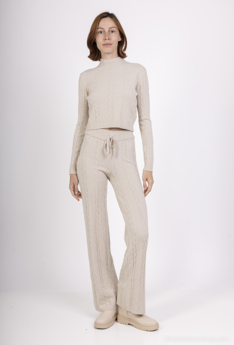 Grossiste M&D FASHION - Ensemble pull et pantalon torsadé chic