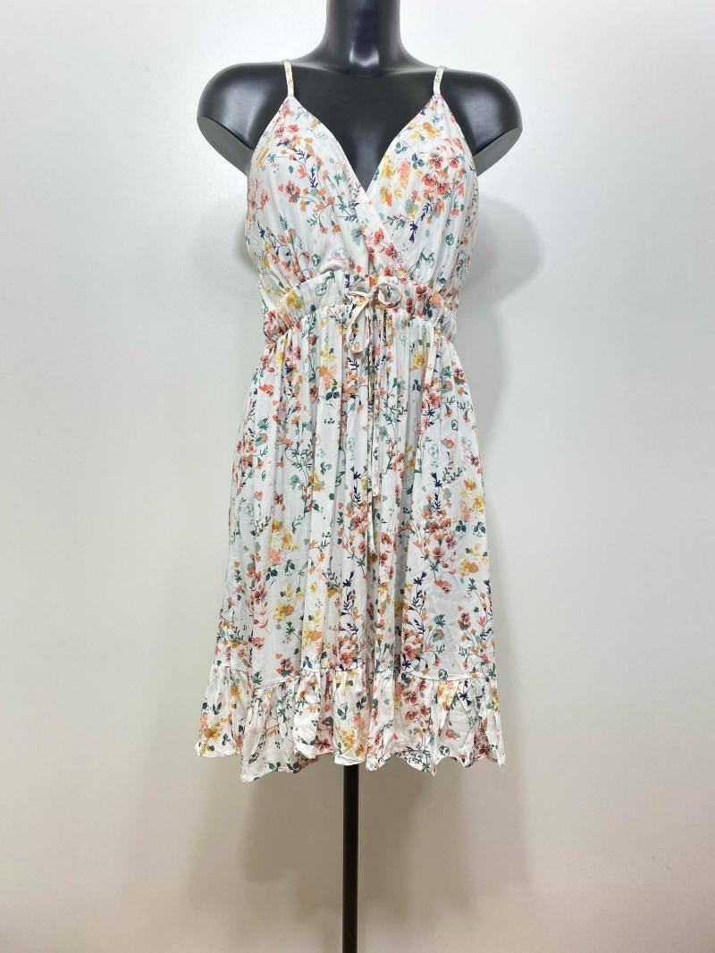 Grossiste M&D FASHION - Robe courte à bretelles réglables et volant