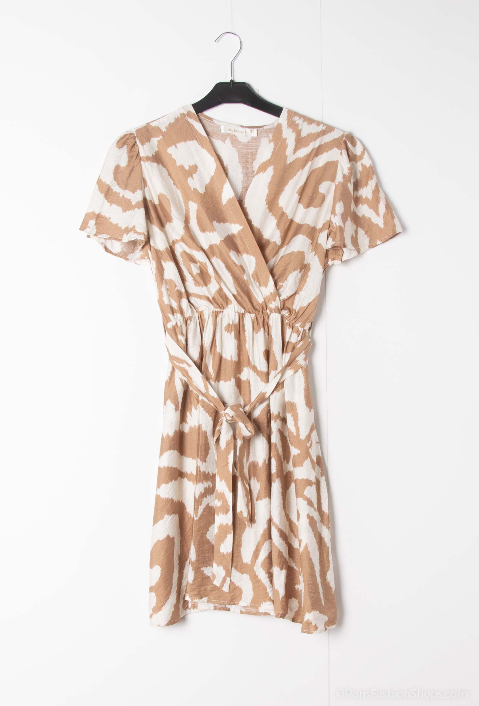 Großhändler M&D FASHION - Kurzes Kleid in Leinenoptik mit kurzen Ärmeln und Gürtel