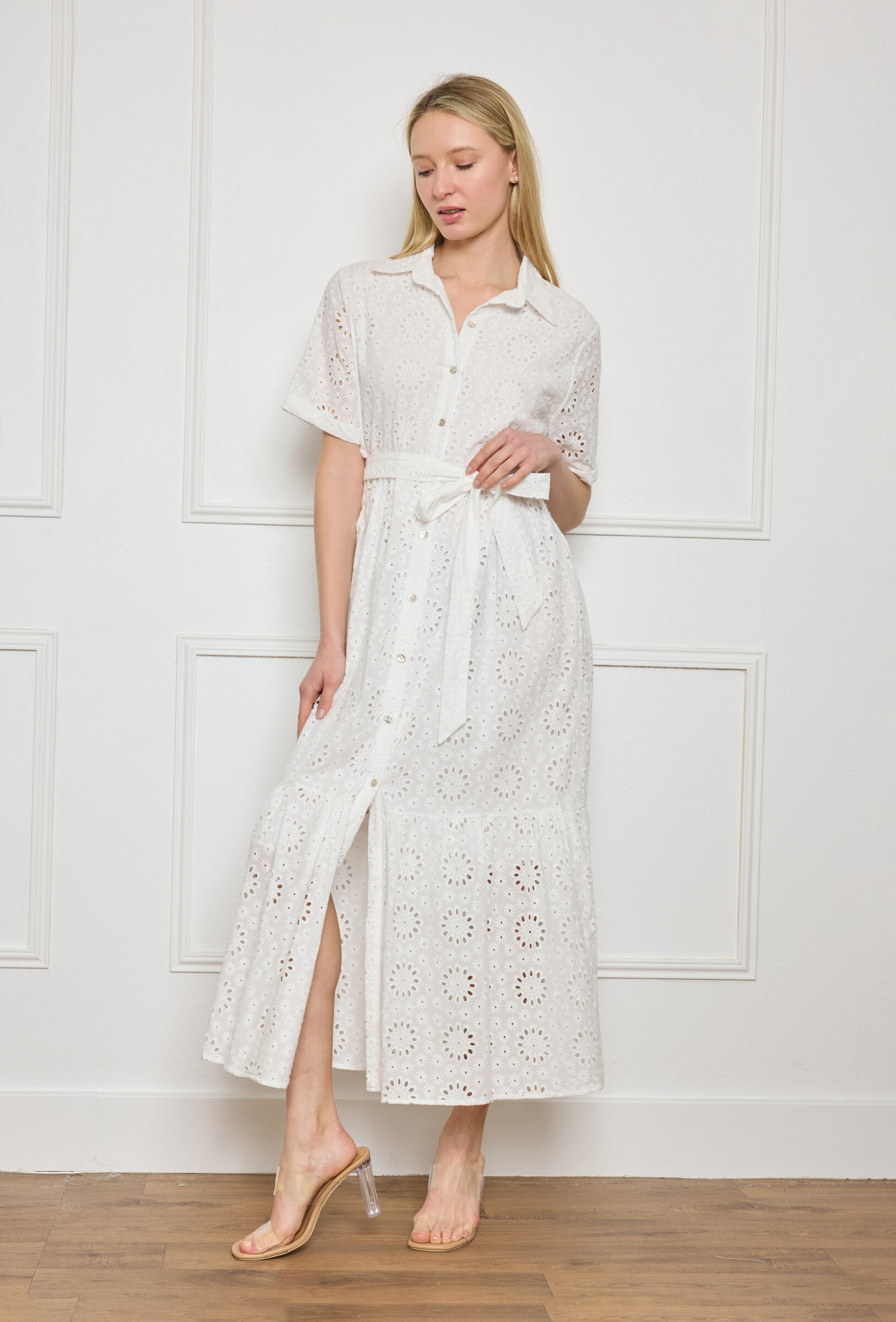 Wholesaler M&D FASHION - Long shirt dress in English embroidery with belt