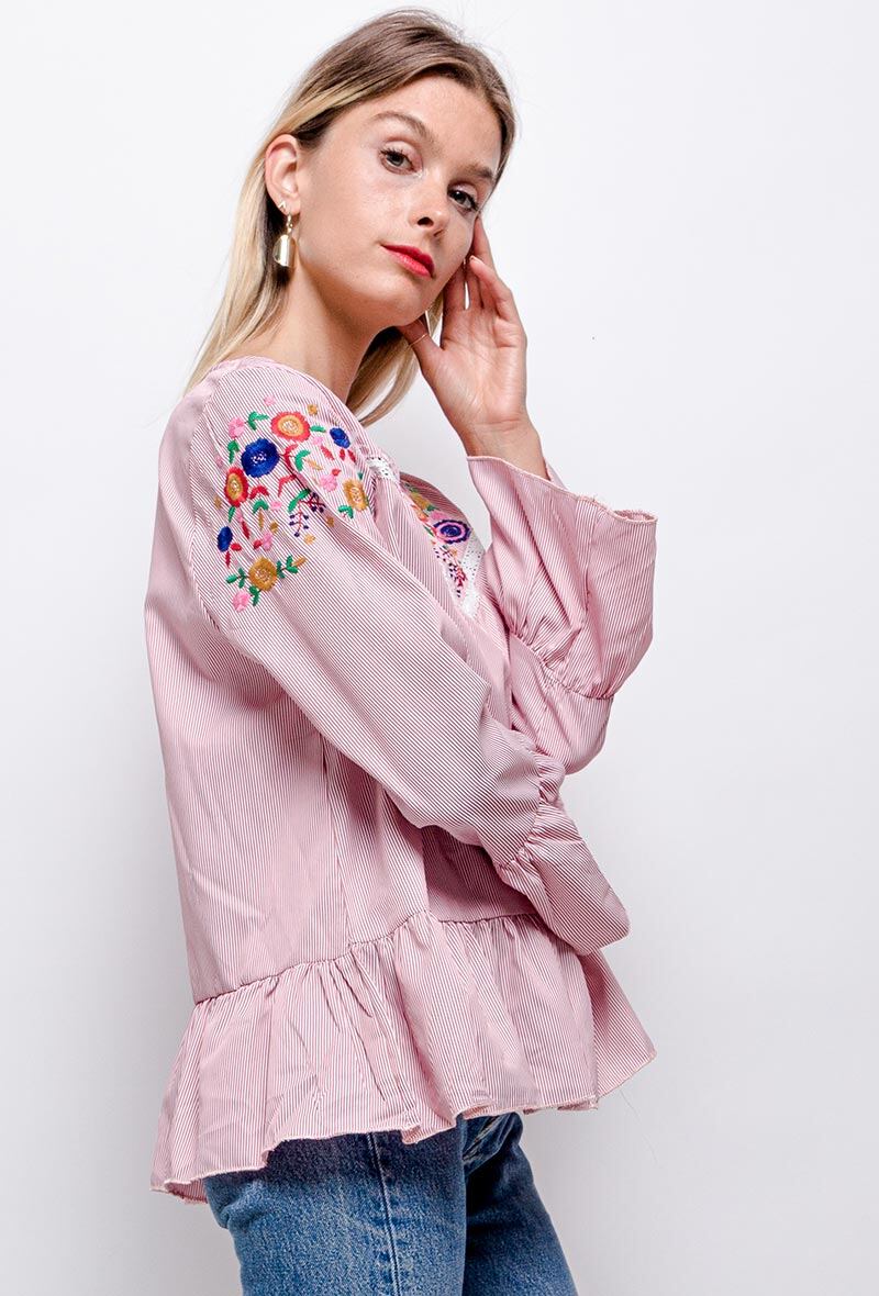 Großhändler M&D FASHION - Oberteil mit Stickerei