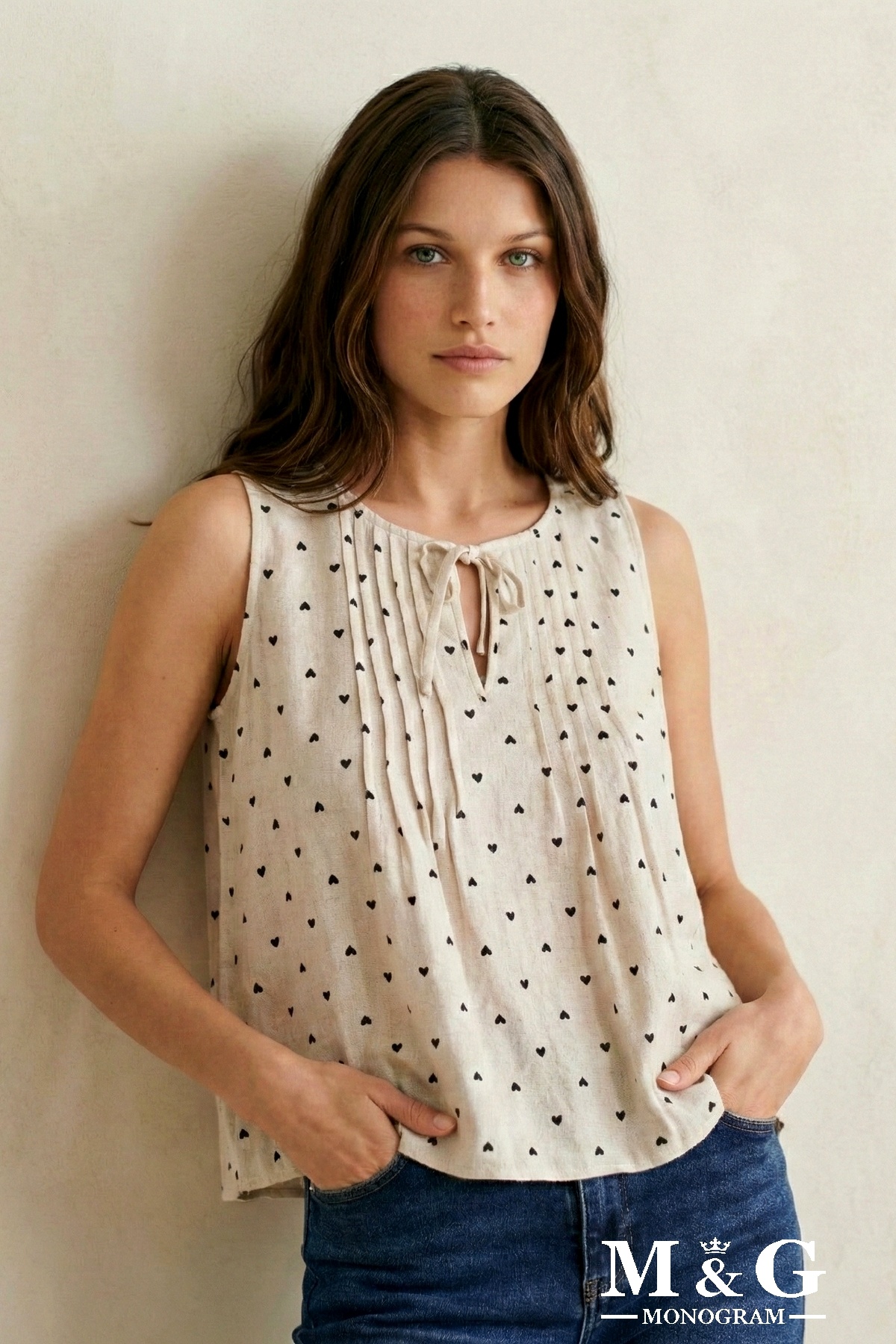 Grossiste M&G MONOGRAM - Débardeur coupe trapèze à col fendu à nouer, en toile de Lin-Viscose imprimée de petits cœurs