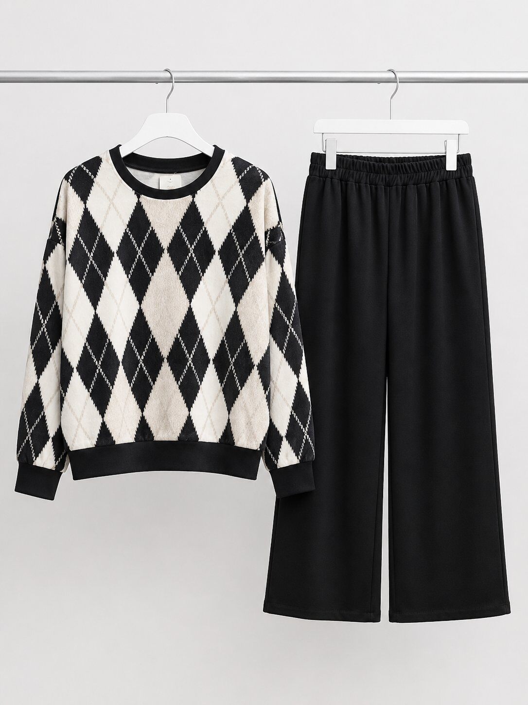 Wholesaler M&G Pronto Moda - Women's set with argyle sweater and wide-leg pants
