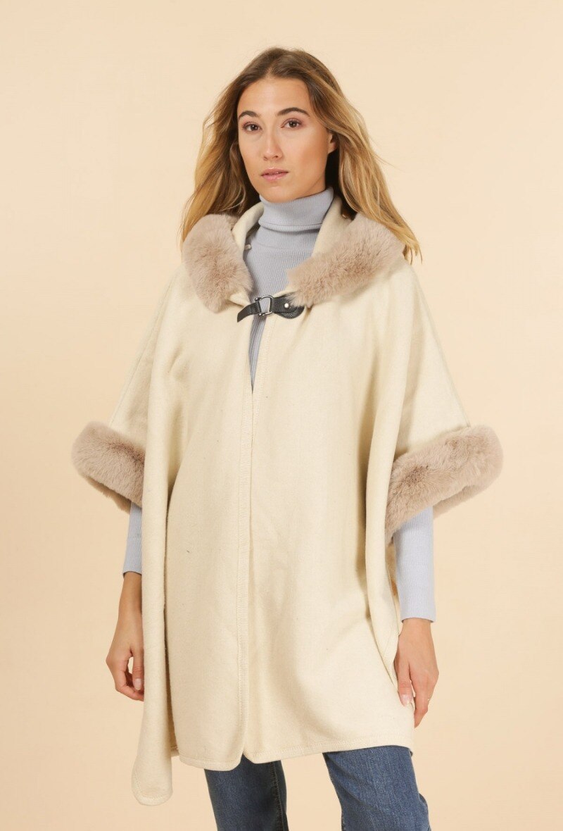 Wholesaler M&P Accessoires - Cape with fur