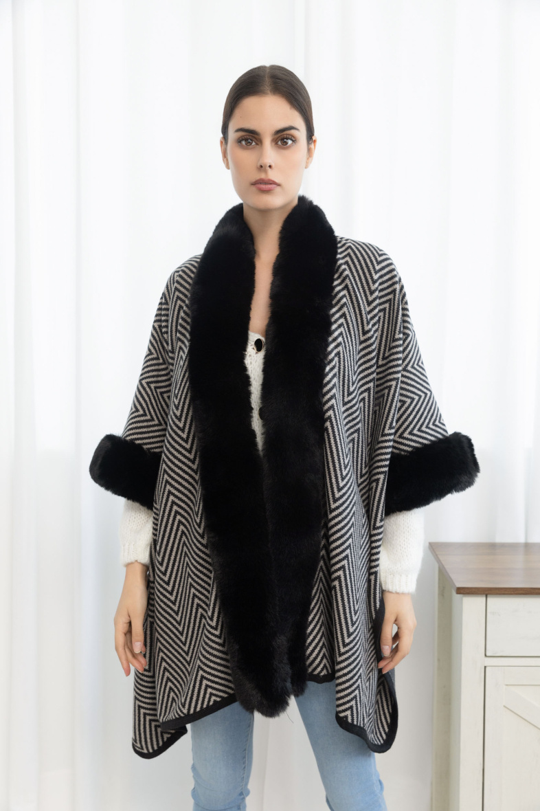 Wholesaler M&P Accessoires - Fur poncho