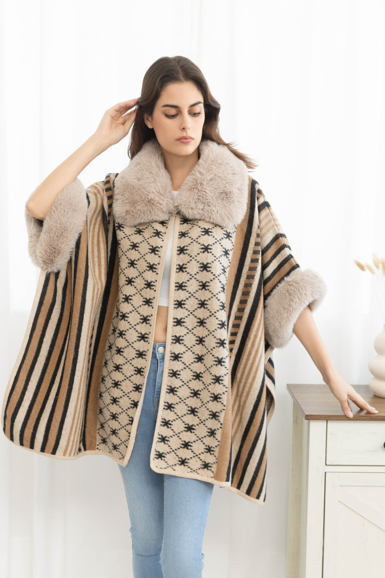 Wholesaler M&P Accessoires - Fur poncho