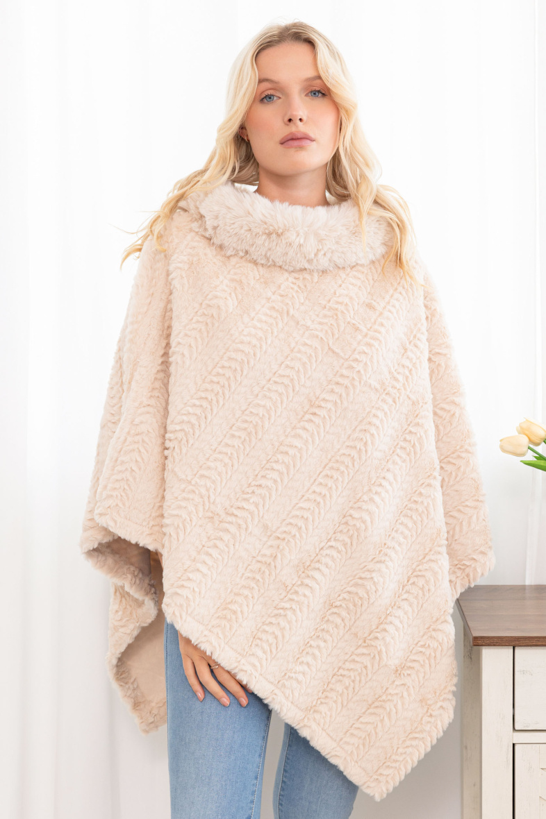 Wholesaler M&P Accessoires - Texturized fur poncho