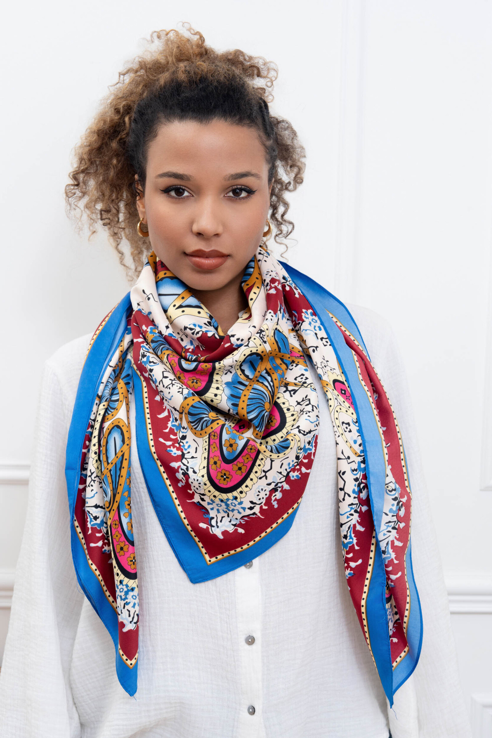Grossiste M&P Accessoires - Foulard châle carré 130*130 cm imprimé