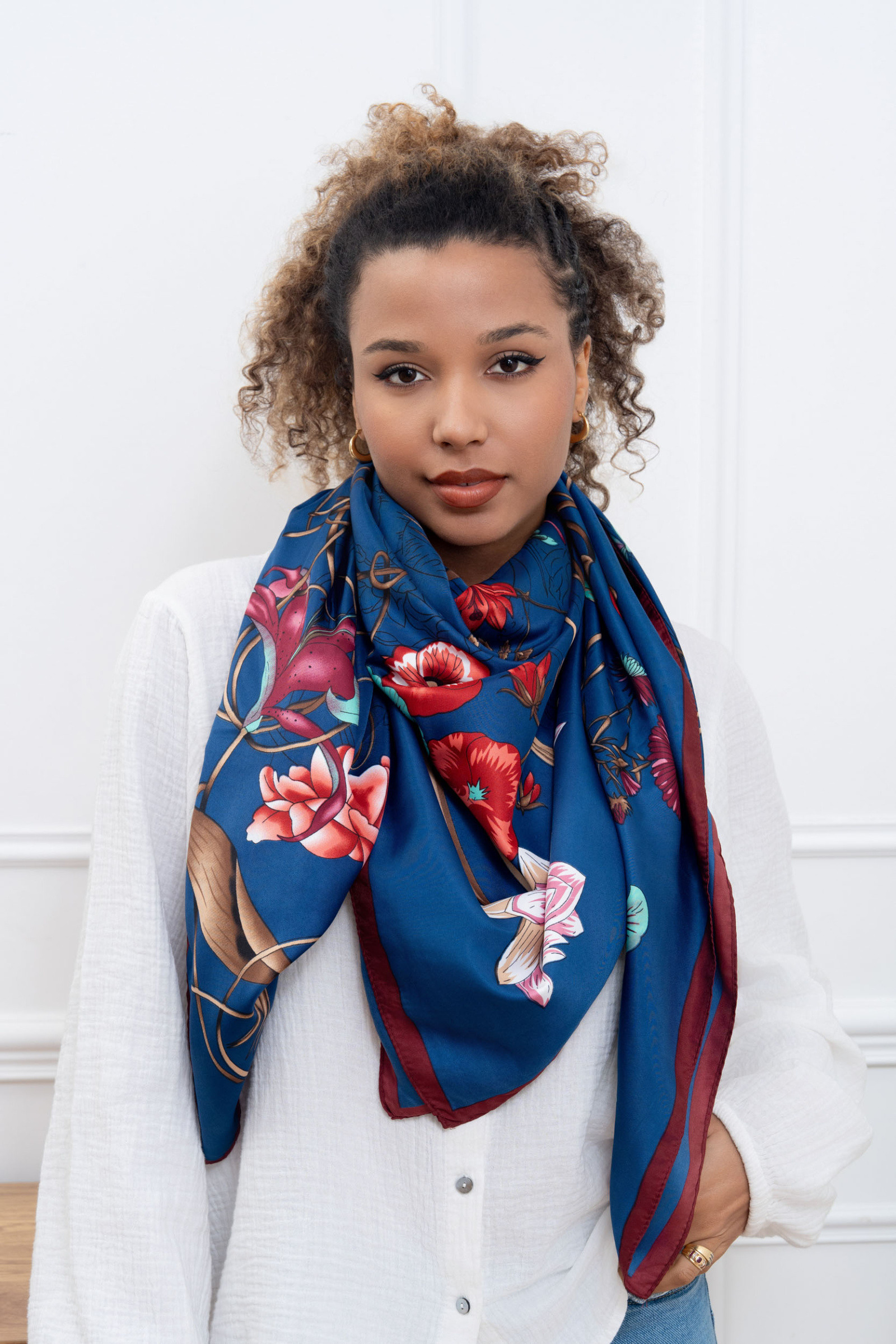 Wholesaler M&P Accessoires - Square shawl scarf 130*130 cm printed