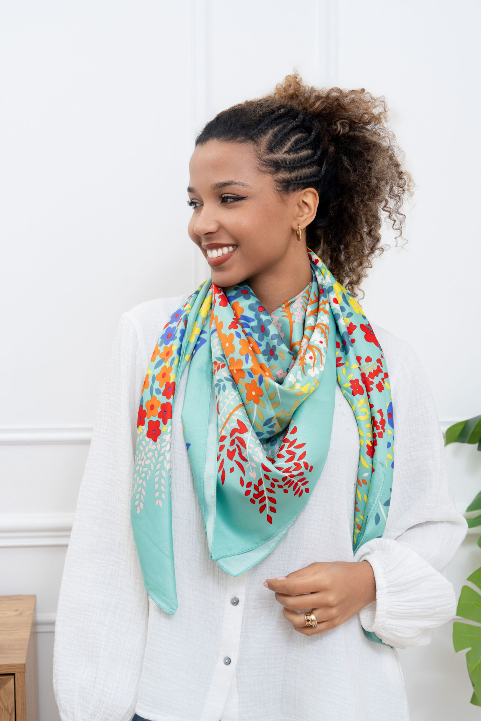 Wholesaler M&P Accessoires - Square shawl scarf 130*130 cm printed
