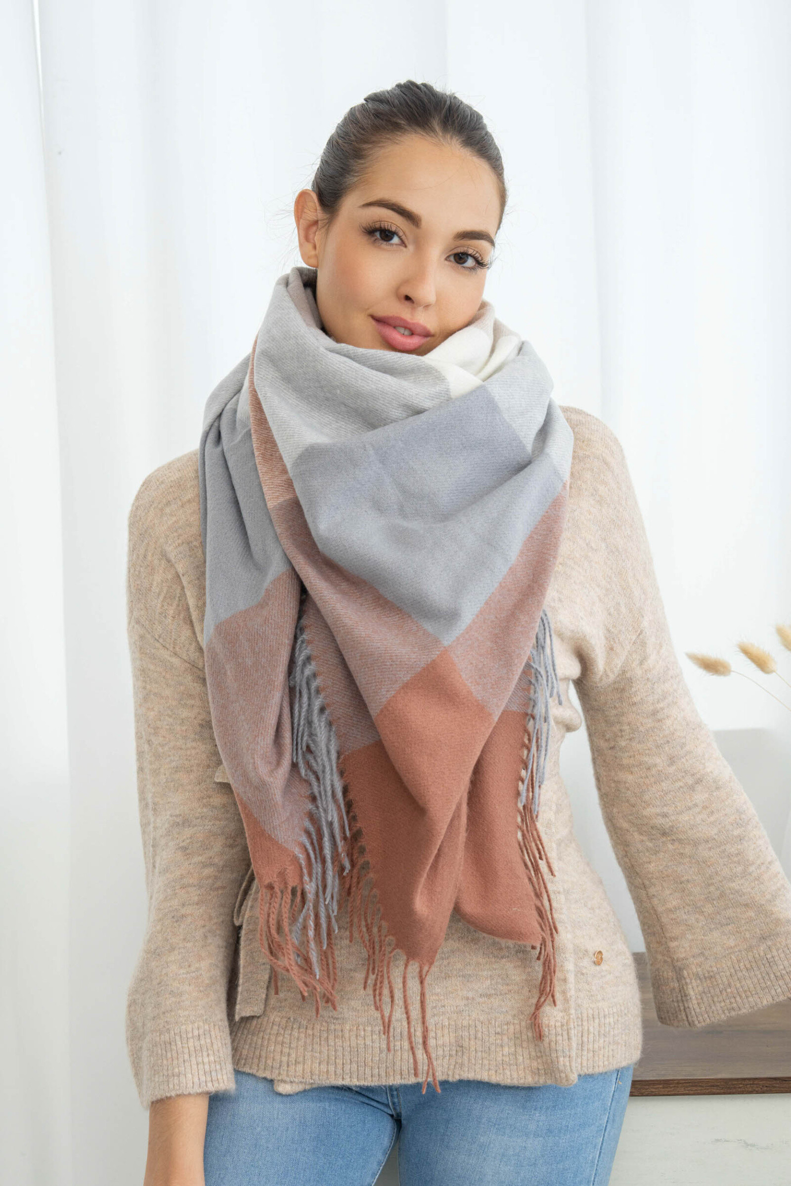 Großhändler M&P Accessoires - Winter-Karo-Quadratstola 135*135 cm
