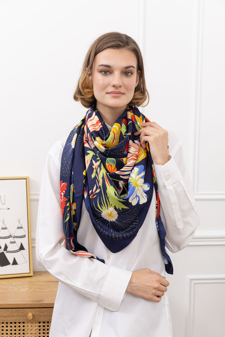 Wholesaler M&P Accessoires - Square scarf shawl 130*130 cm printed