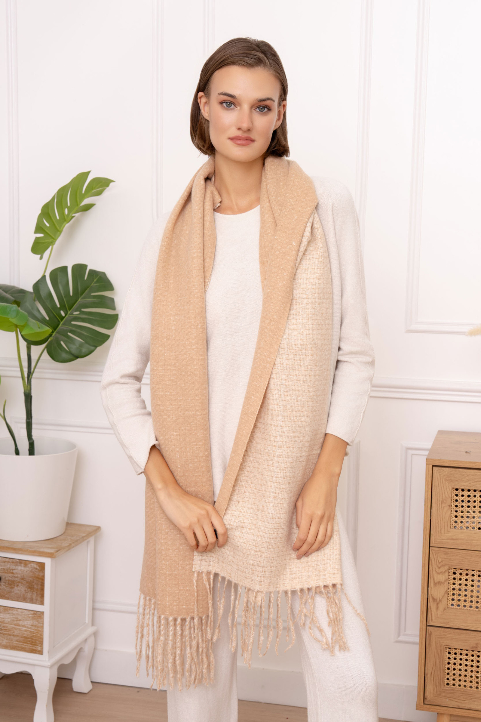 Mayorista M&P Accessoires - Bufanda suave lisa reversible bicolor de doble cara con flecos