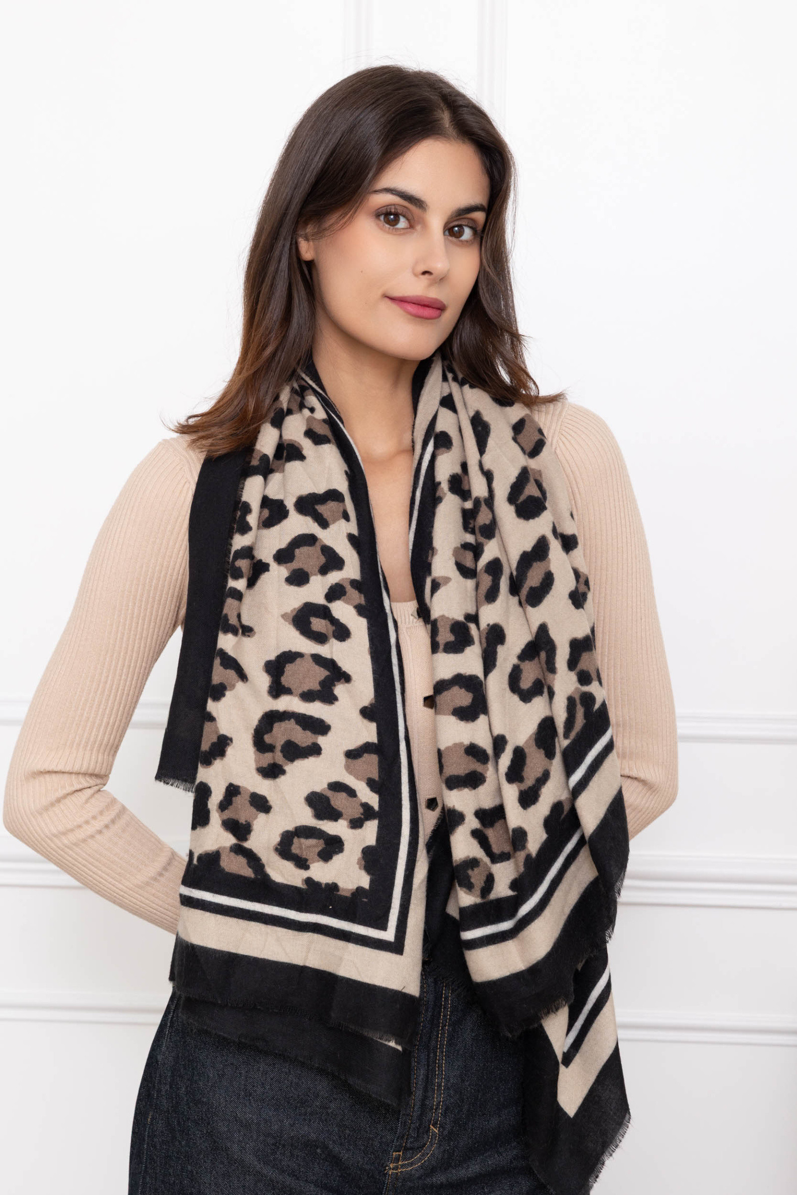 Grossiste M&P Accessoires - Écharpe douce hiver châle carré 140cm imprimé animalier léopard