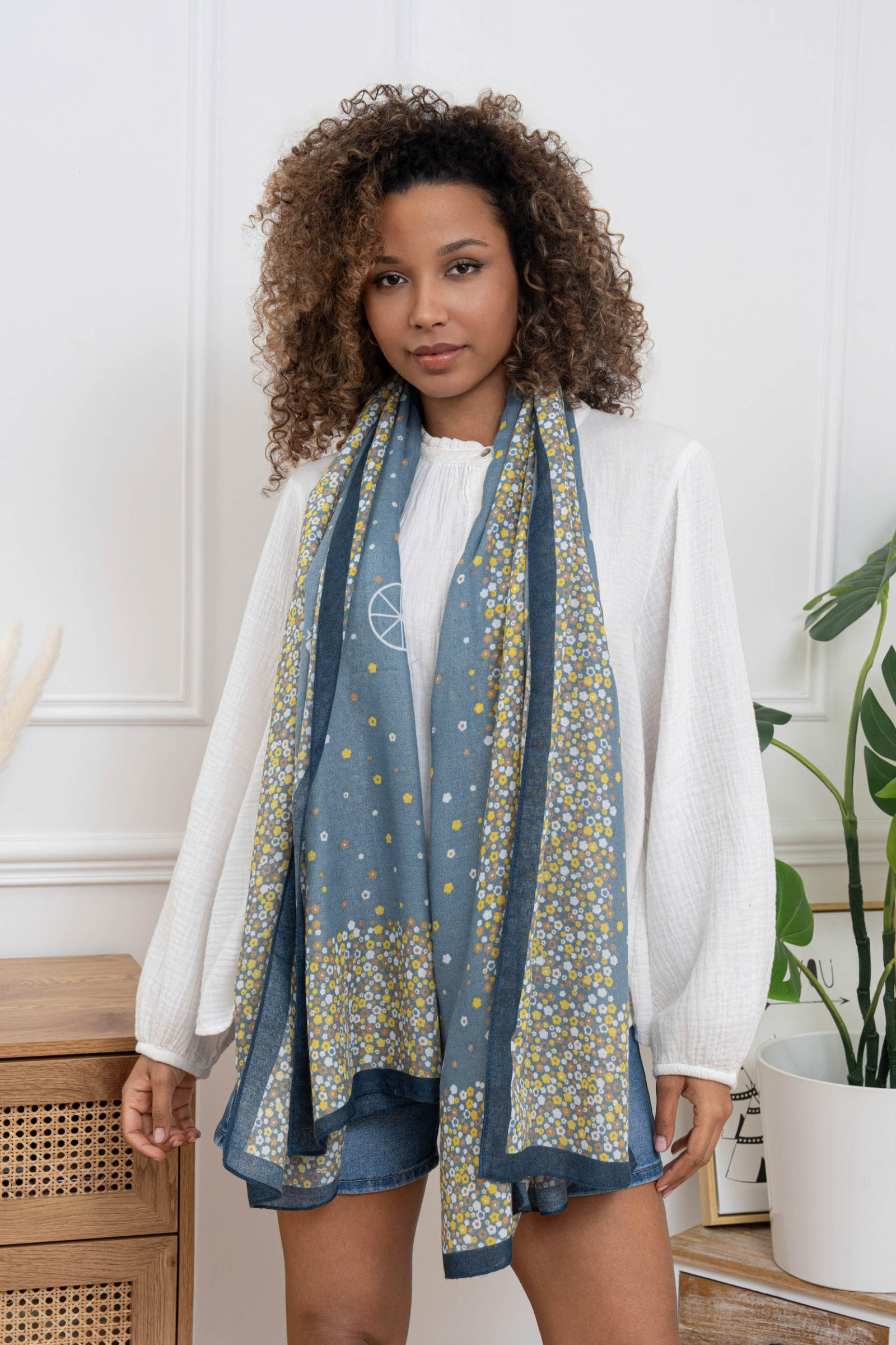 Großhändler M&P Accessoires - Schal mit Blumenmuster