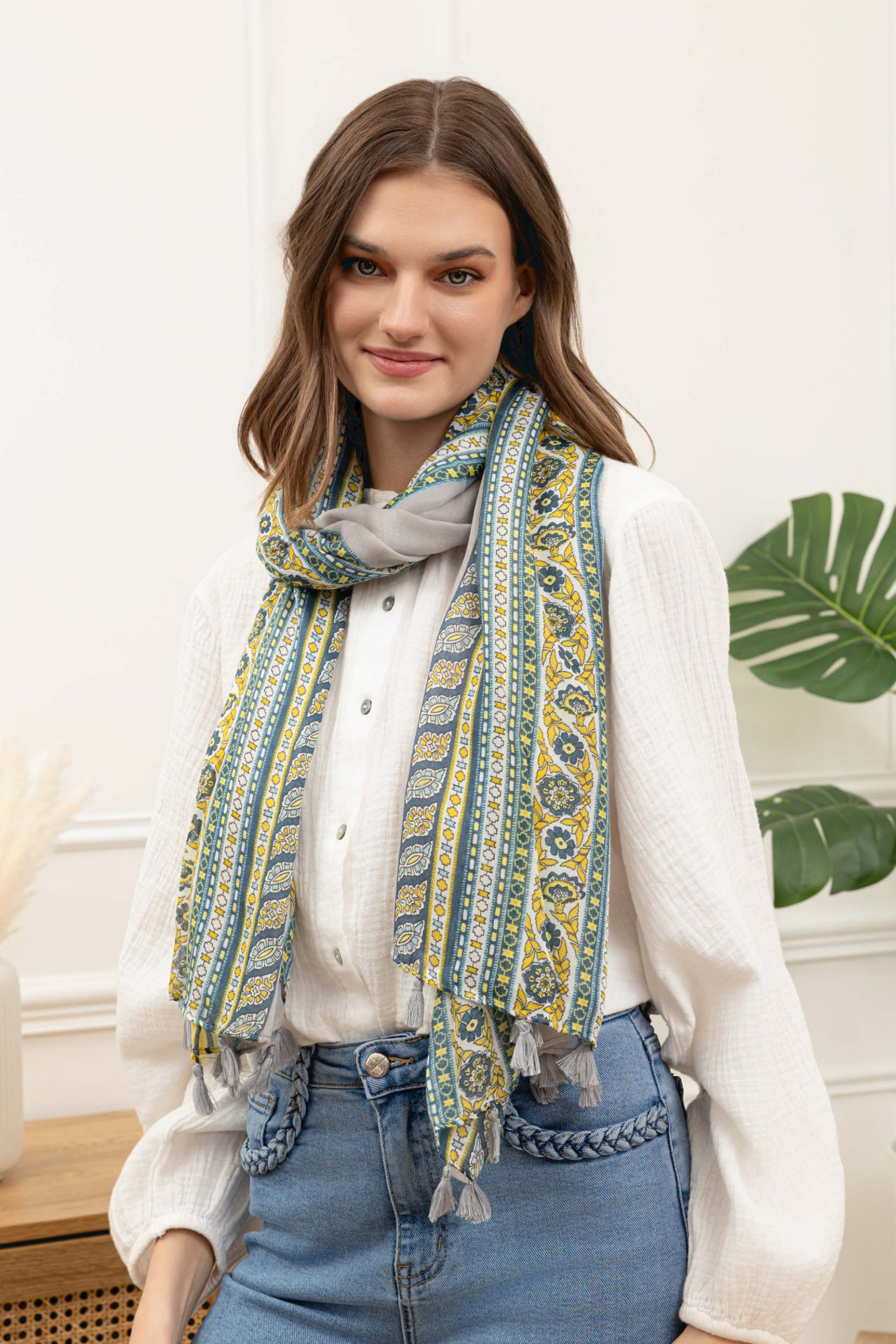 Wholesaler M&P Accessoires - Bohemian striped print scarf with pompoms
