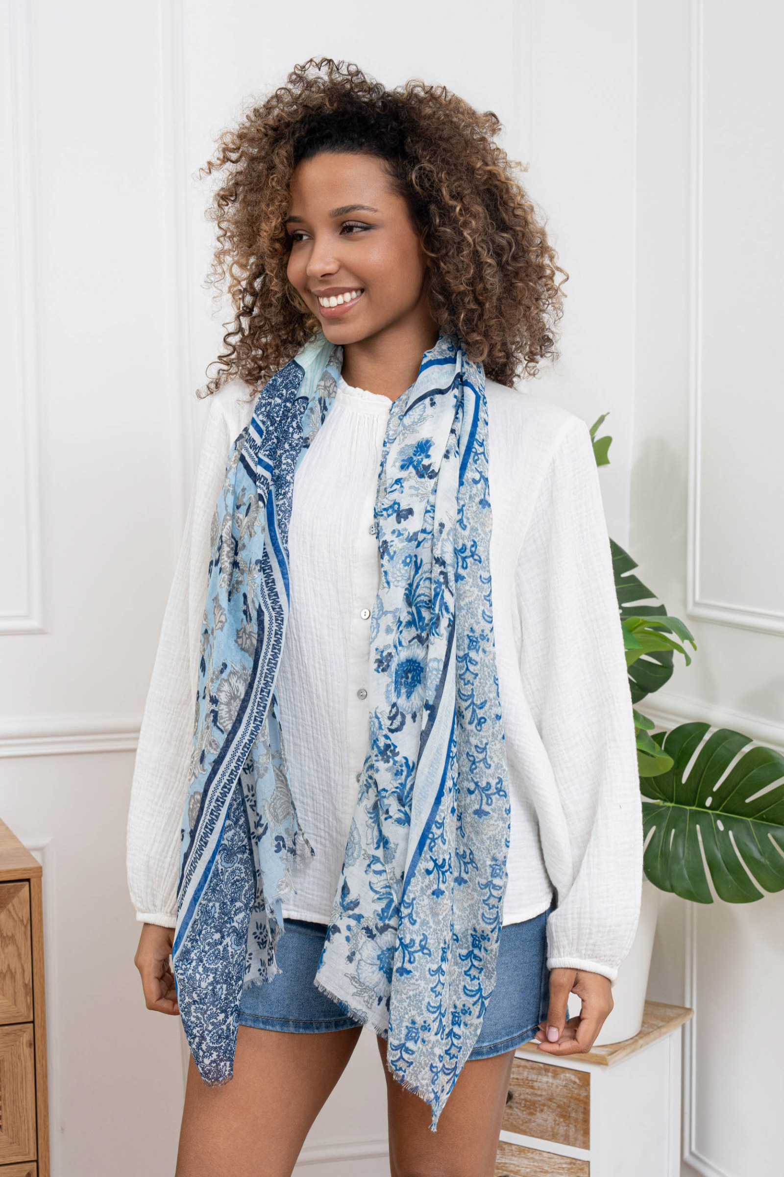 Großhändler M&P Accessoires - Bedrucktes Tuch mit Blumenmuster