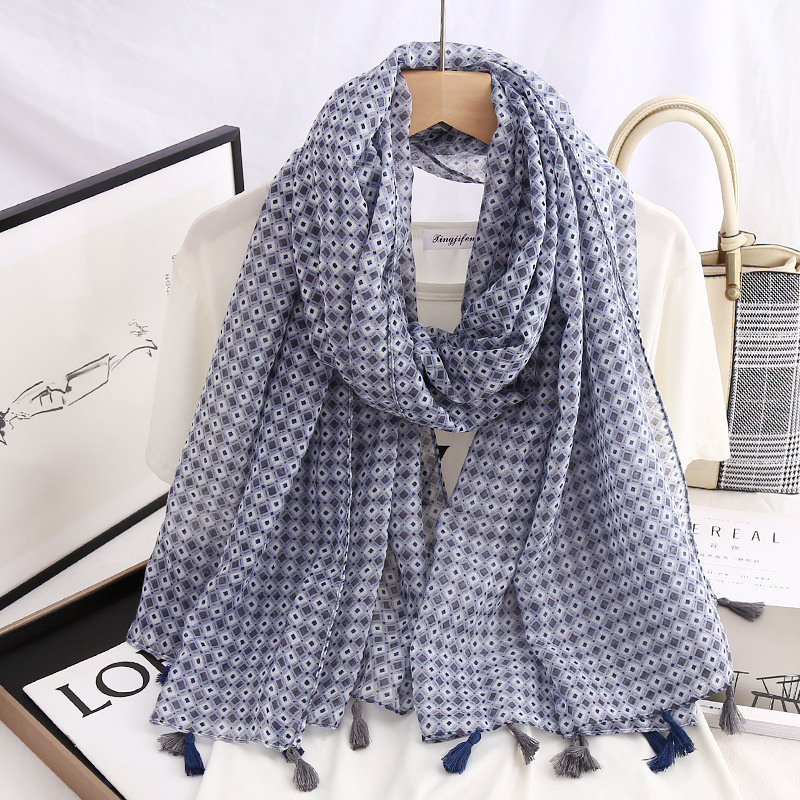 Grossiste M&P Accessoires - Foulard imprimé géométrique avec pompons