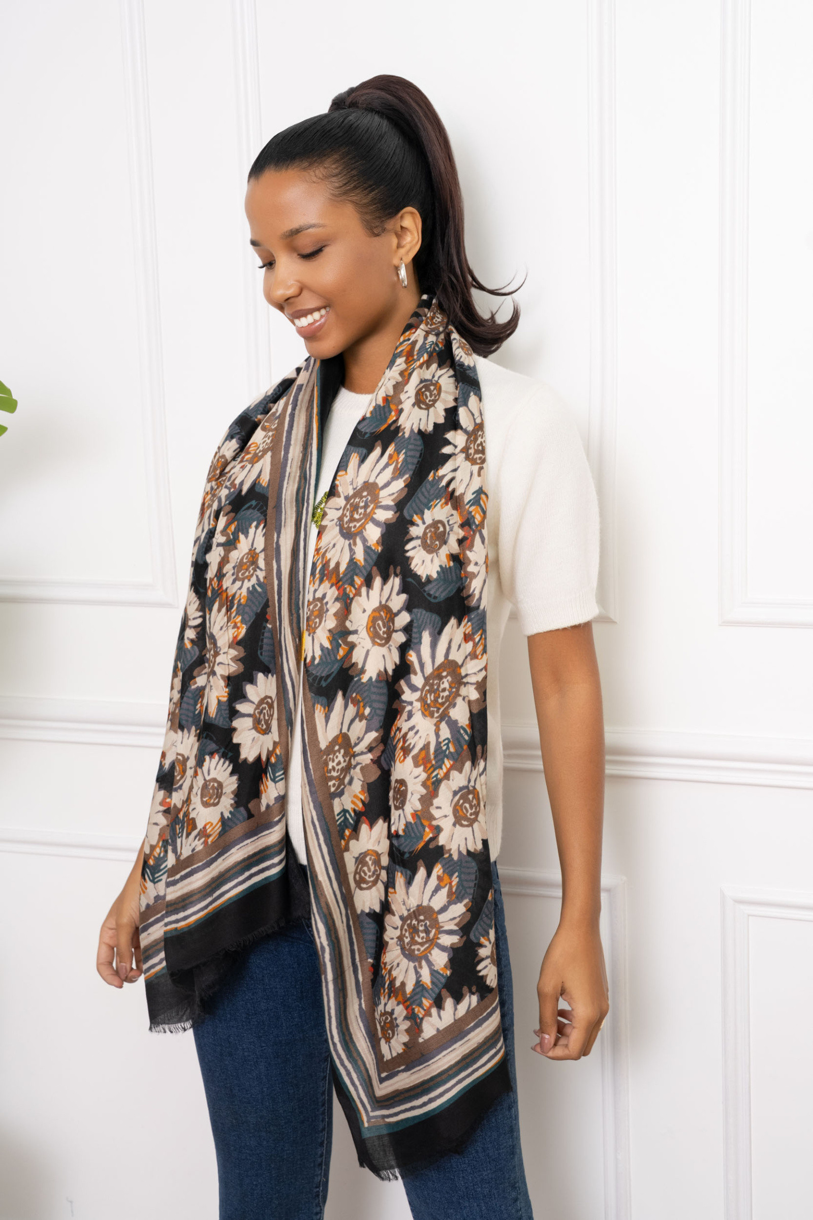 Wholesaler M&P Accessoires - Flower print scarf