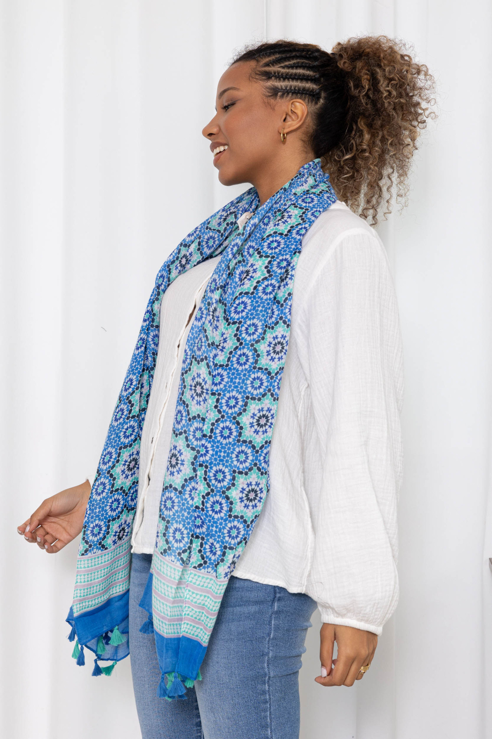 Wholesaler M&P Accessoires - Mosaic print scarf with two-tone pompoms