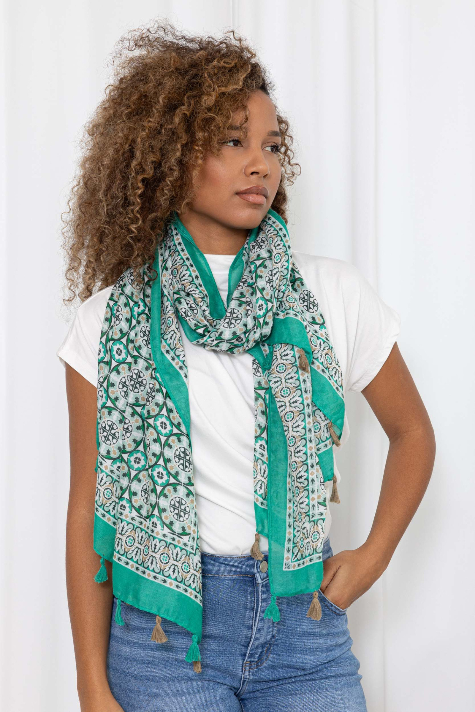 Wholesaler M&P Accessoires - Mosaic print scarf with two-tone pompoms