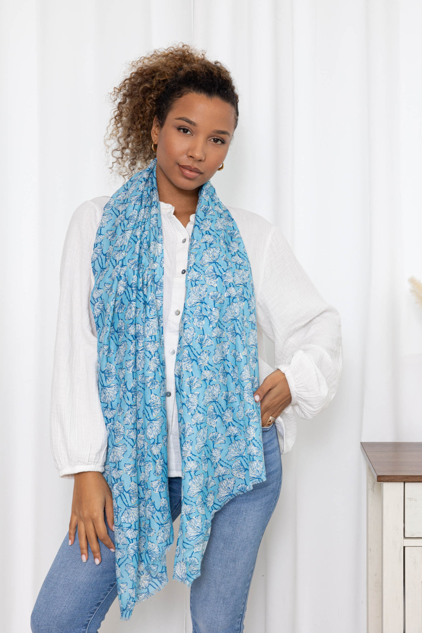 Mayorista M&P Accessoires - Pañuelo estampado hojas con dorados
