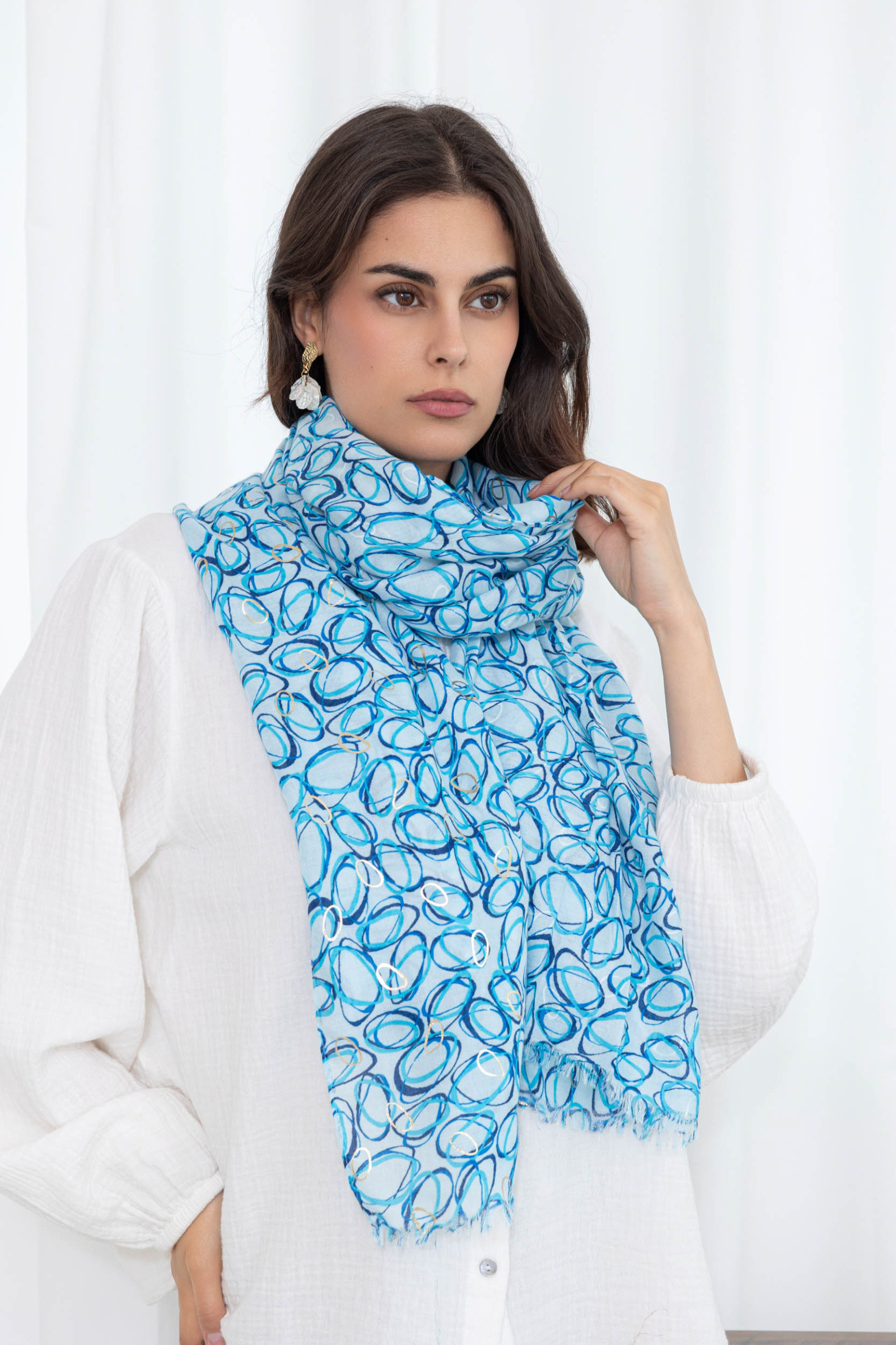 Mayorista M&P Accessoires - Pañuelo estampado geométrico con dorados