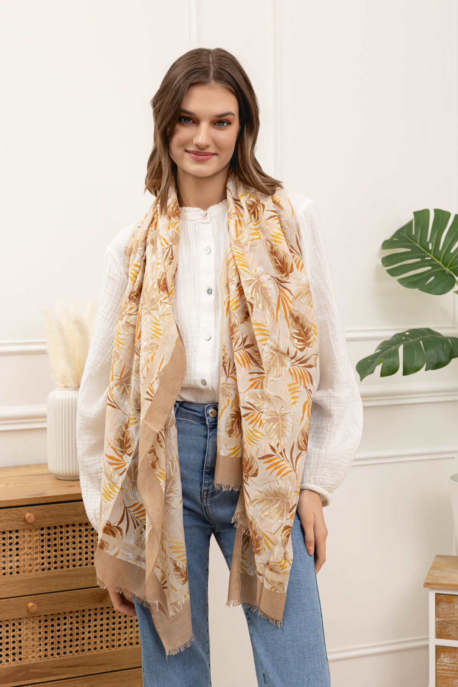 Großhändler M&P Accessoires - Bedrucktes Tuch mit Blattmuster und Goldprägung