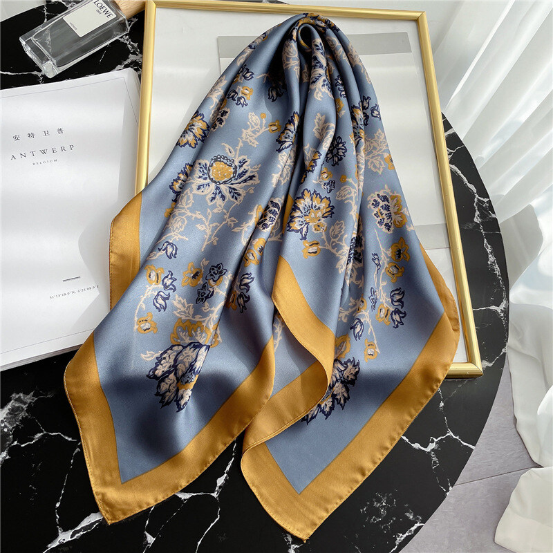 Grossista M&P Accessoires - Piccolo foulard 70*70 cm con stampa floreale