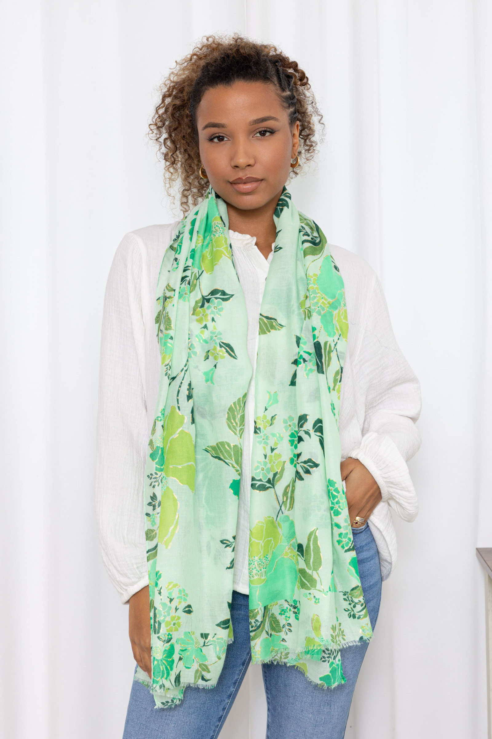 Mayorista M&P Accessoires - Pañuelo estampado de flores con dorados