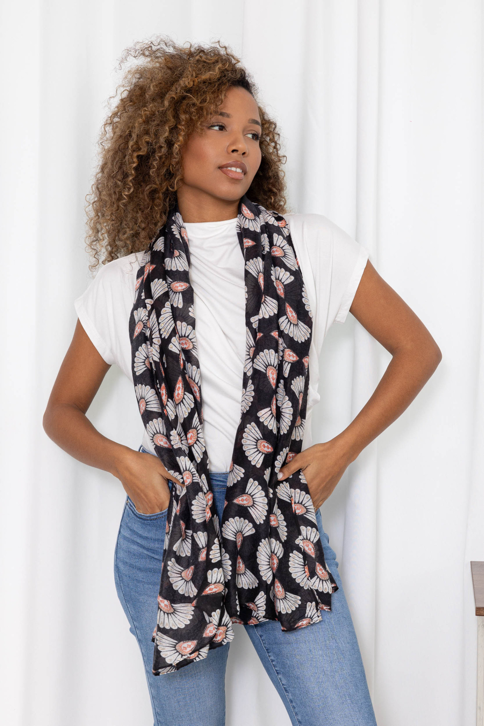 Mayorista M&P Accessoires - Pañuelo estampado de flores con dorados