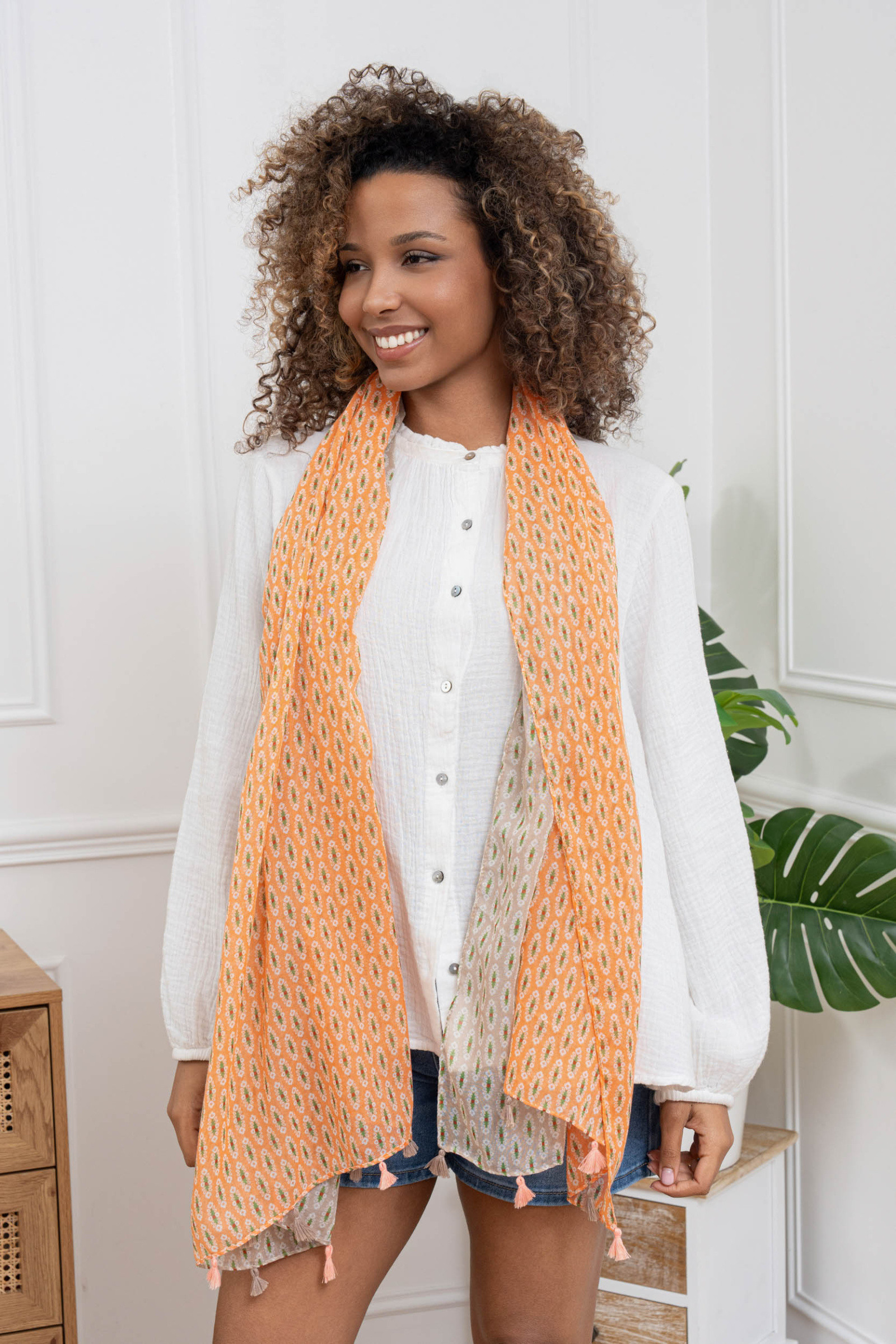 Grossista M&P Accessoires - Fazzoletto stampato con piccoli fiori e pon pon