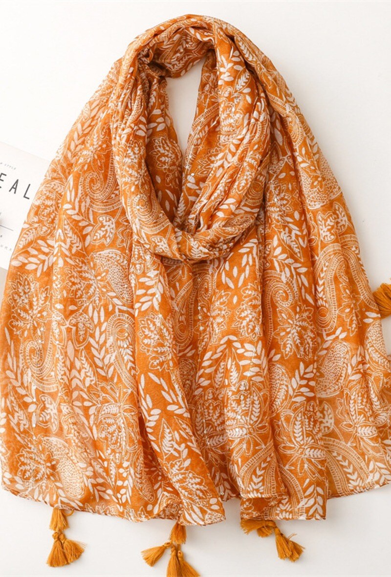 Wholesaler M&P Accessoires - Leaf print scarf with sequins and pompoms