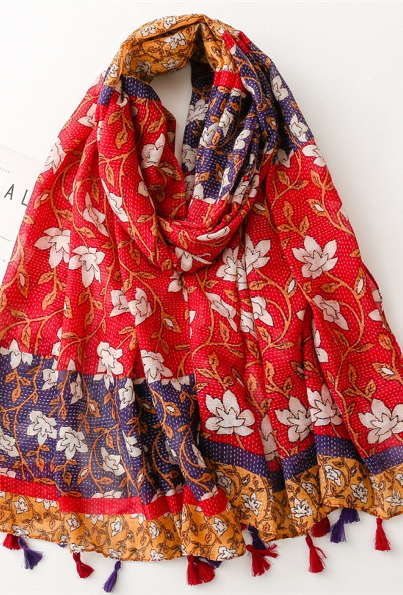 Wholesaler M&P Accessoires - Flower print scarf with pompoms