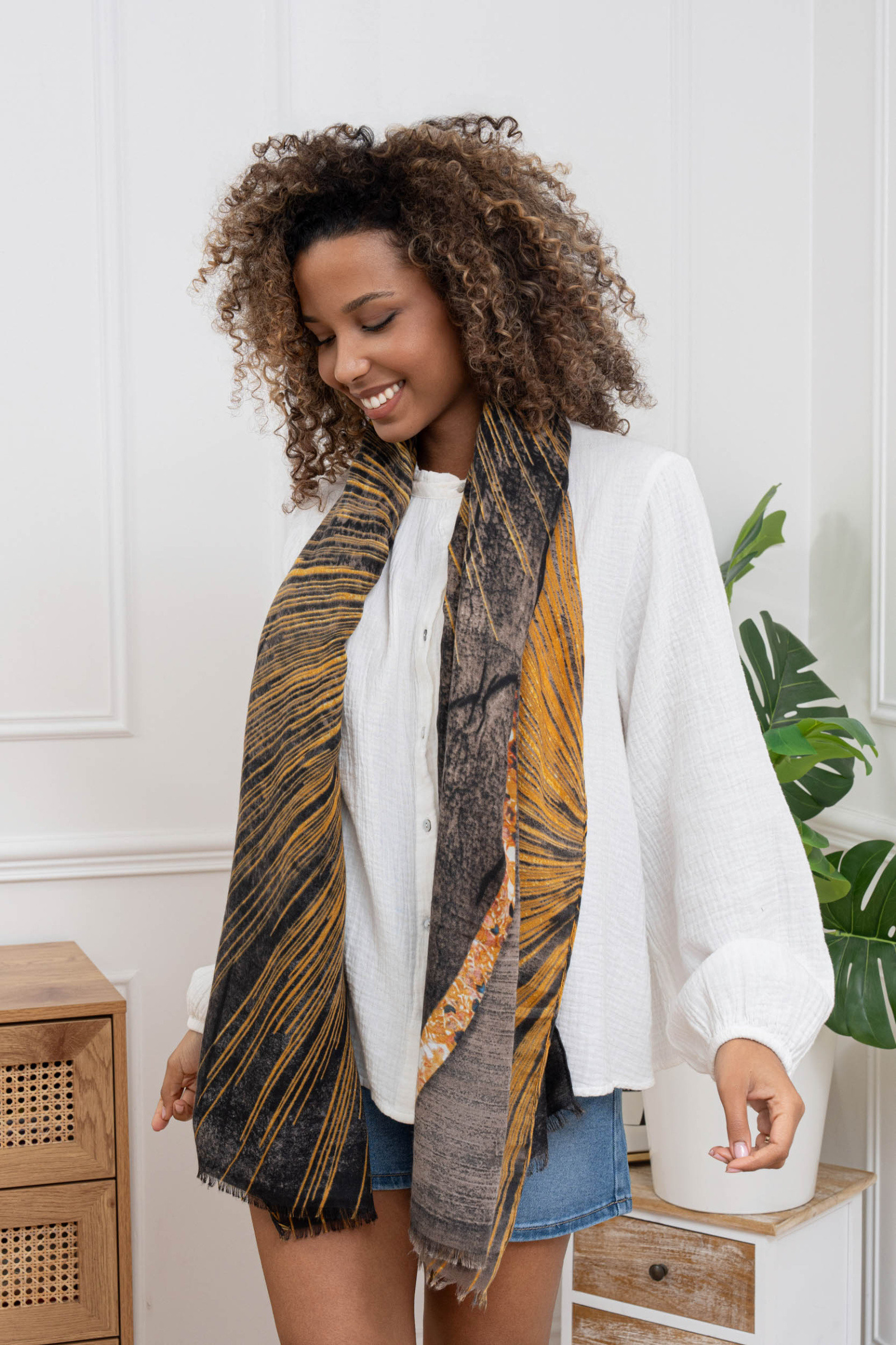Wholesaler M&P Accessoires - Fancy print scarf