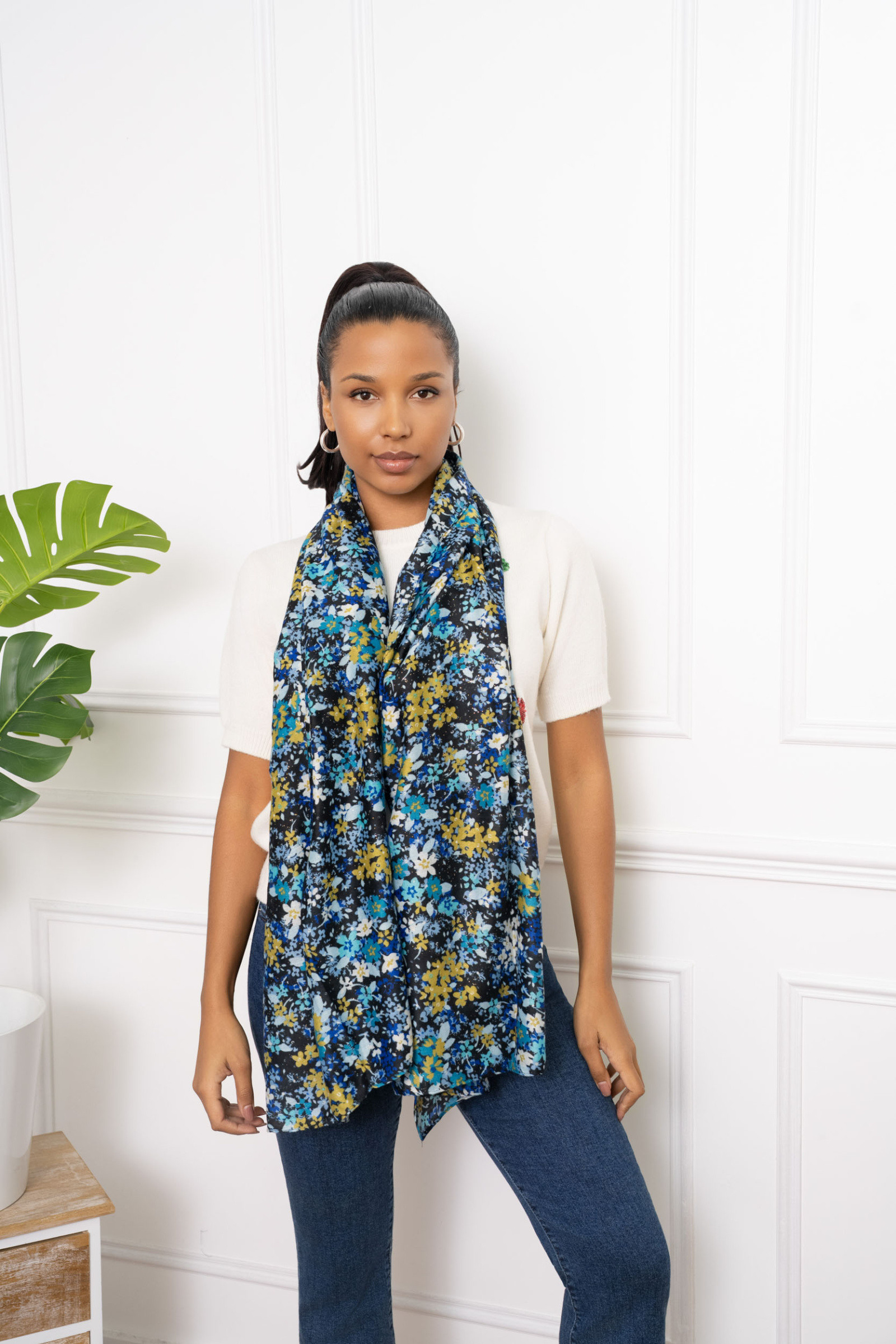 Wholesaler M&P Accessoires - Small flower print scarf with gilding