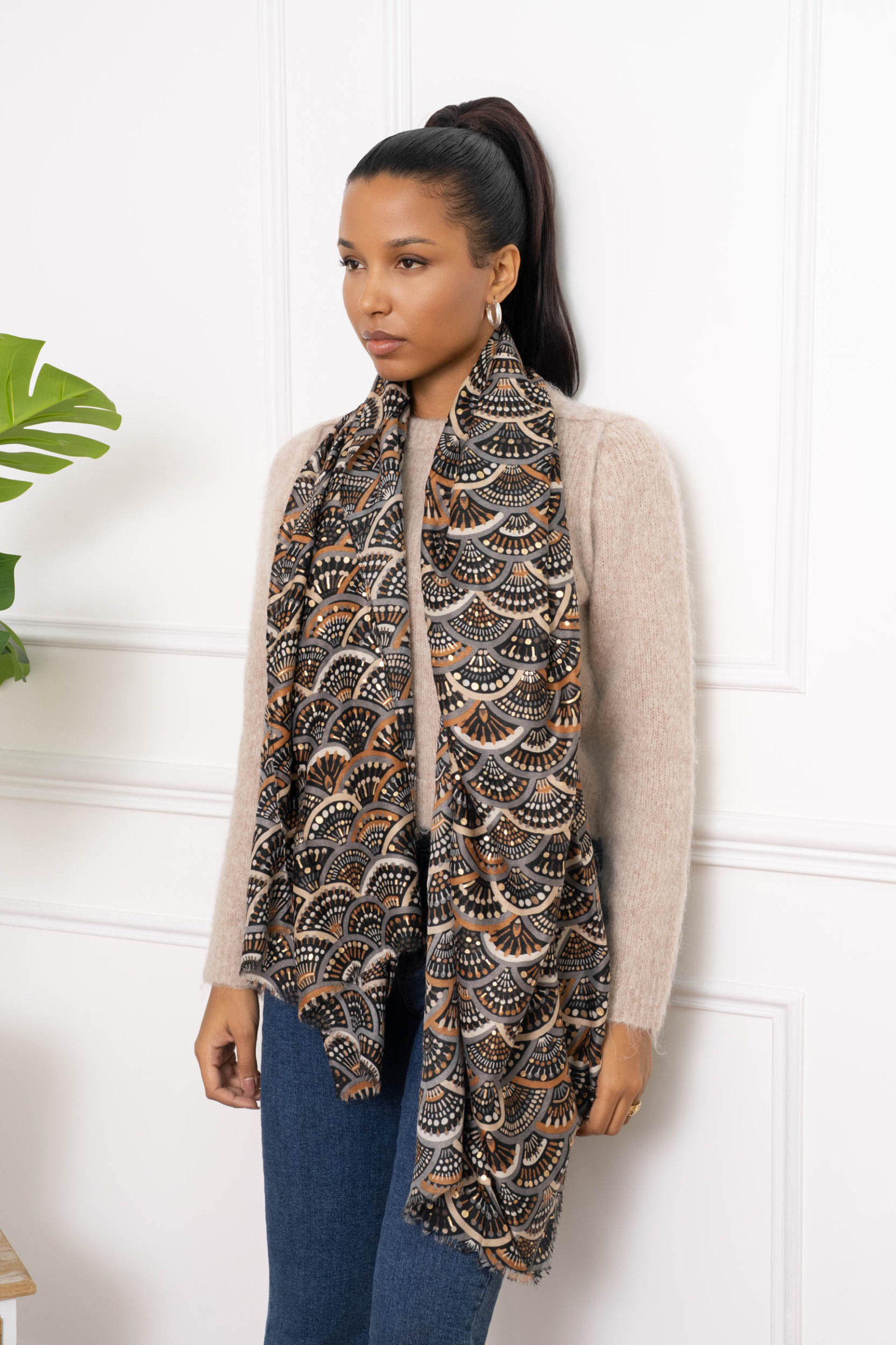 Grossista M&P Accessoires - Foulard stampato con ventaglio di foglie con doratura