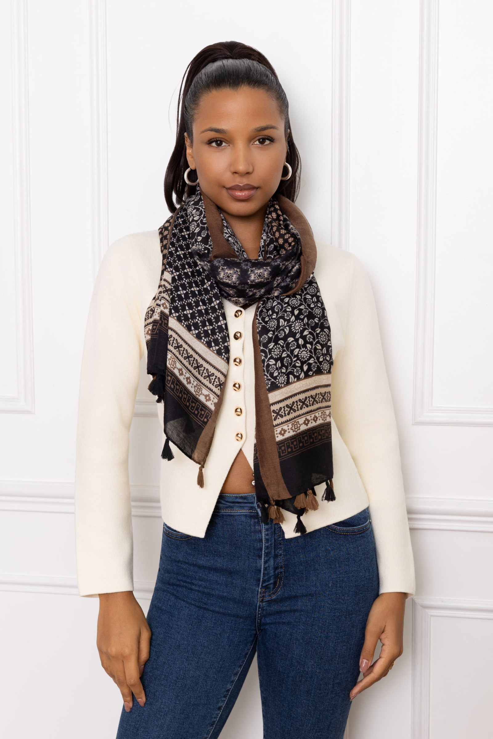 Großhändler M&P Accessoires - Schal mit geometrischem Print und zweifarbigem Pompon
