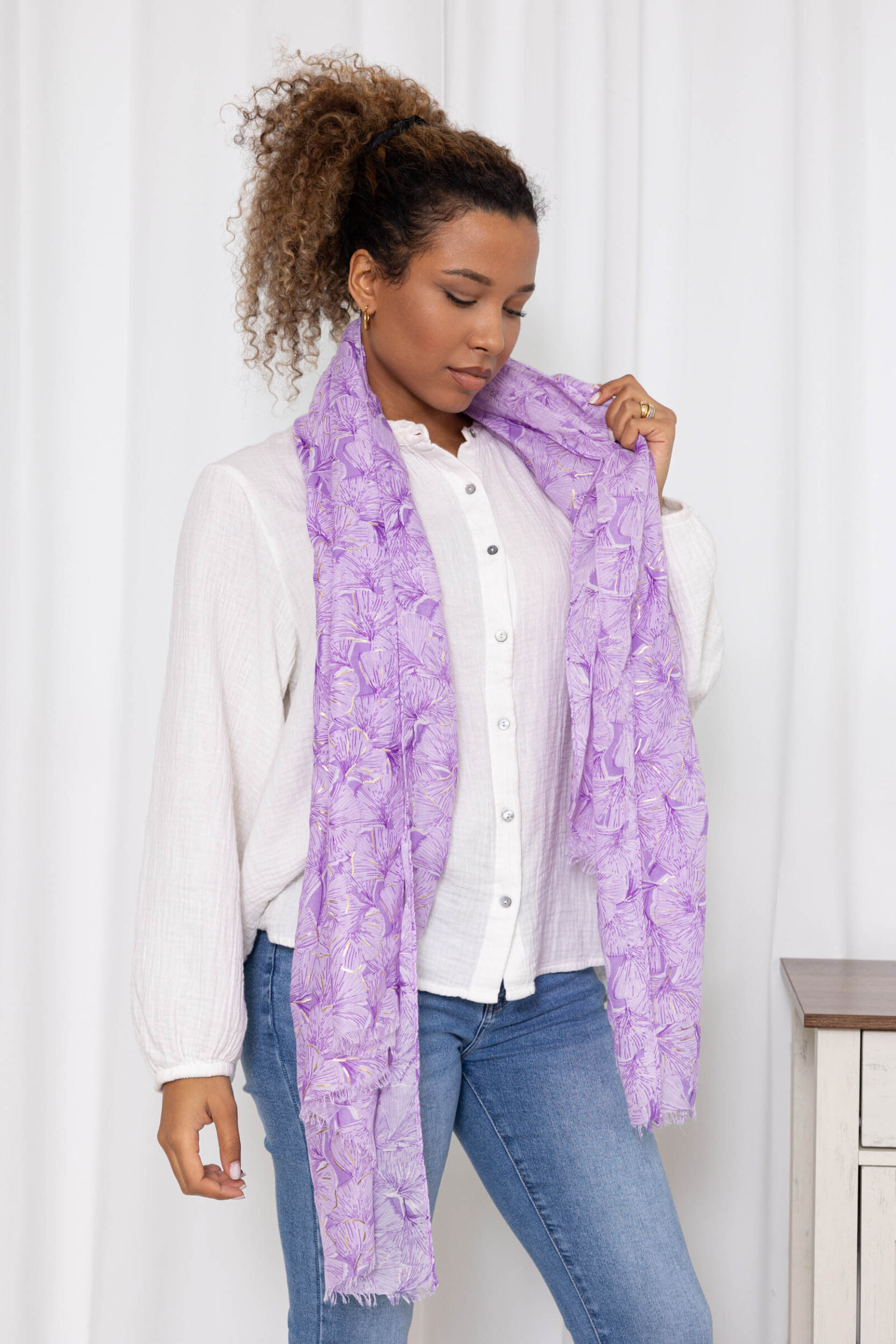 Großhändler M&P Accessoires - Schal mit Ginkgoblatt-Print und Vergoldung
