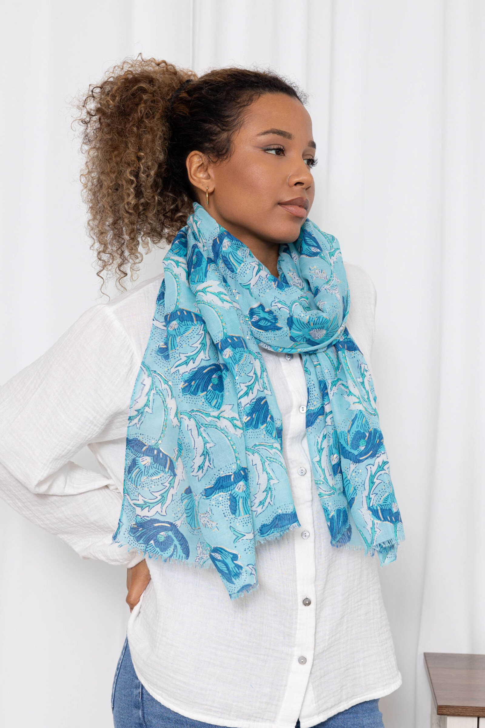 Großhändler M&P Accessoires - Schal mit Blumenmuster und Vergoldung