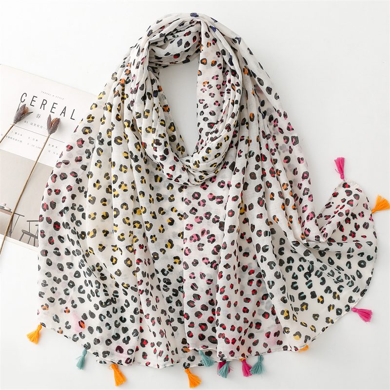 Mayorista M&P Accessoires - Pañuelo estampado flores con pompones