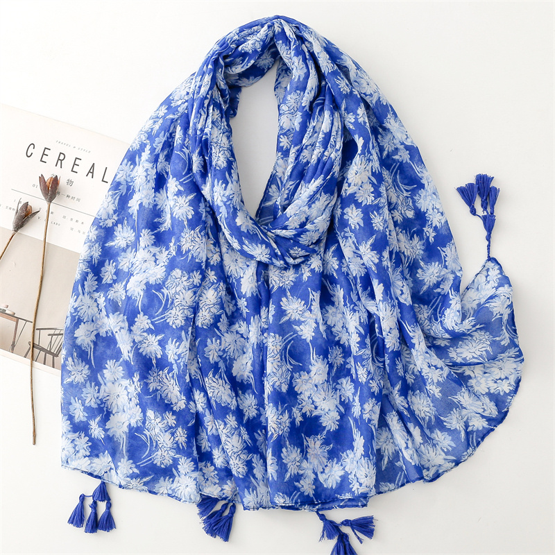 Mayorista M&P Accessoires - Pañuelo estampado flores con pompones