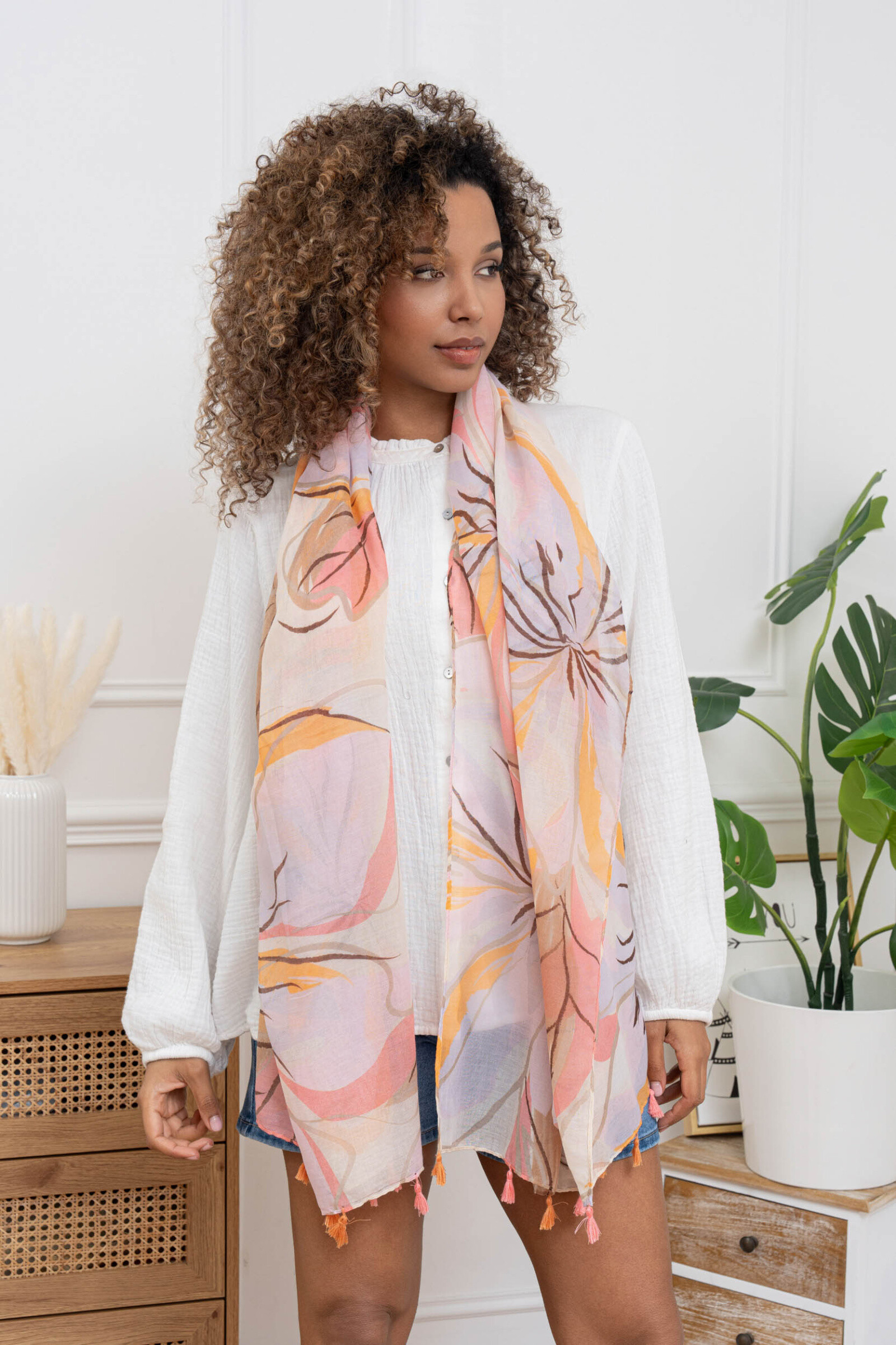 Großhändler M&P Accessoires - Schal mit Blumenmuster und Pompons