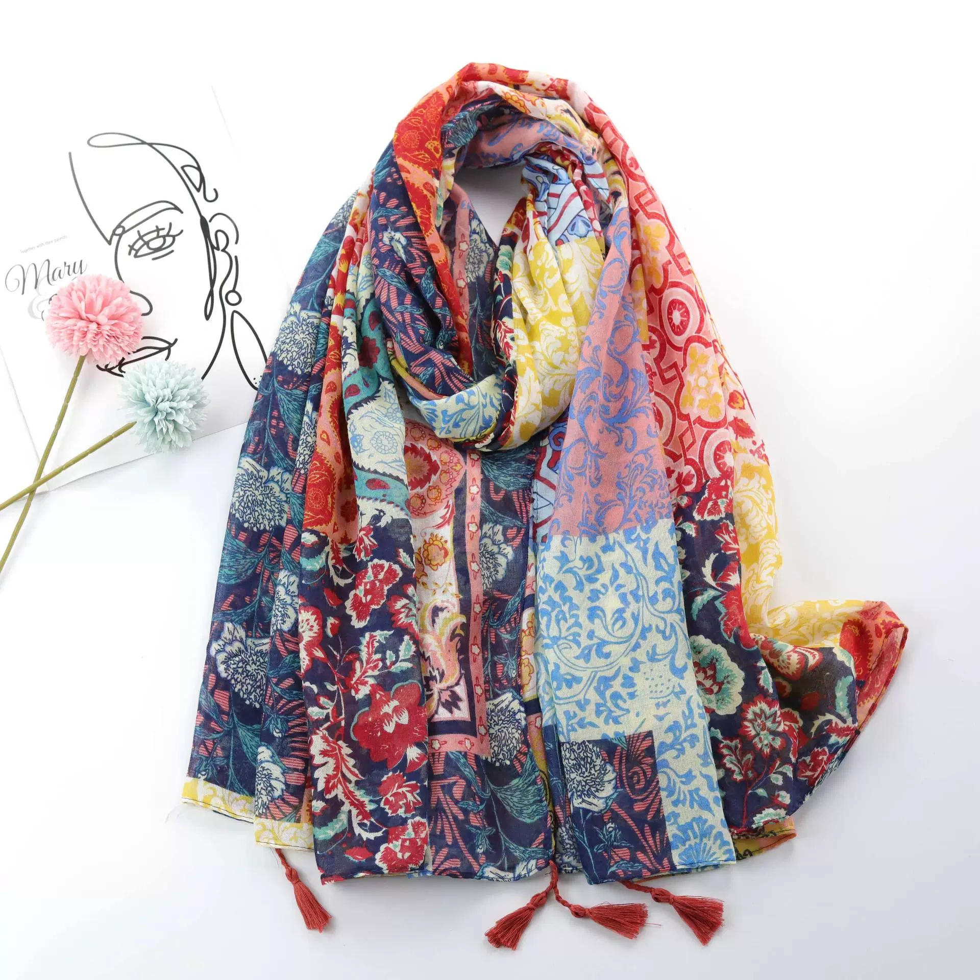 Großhändler M&P Accessoires - Schal mit Blumenmuster und Pompons