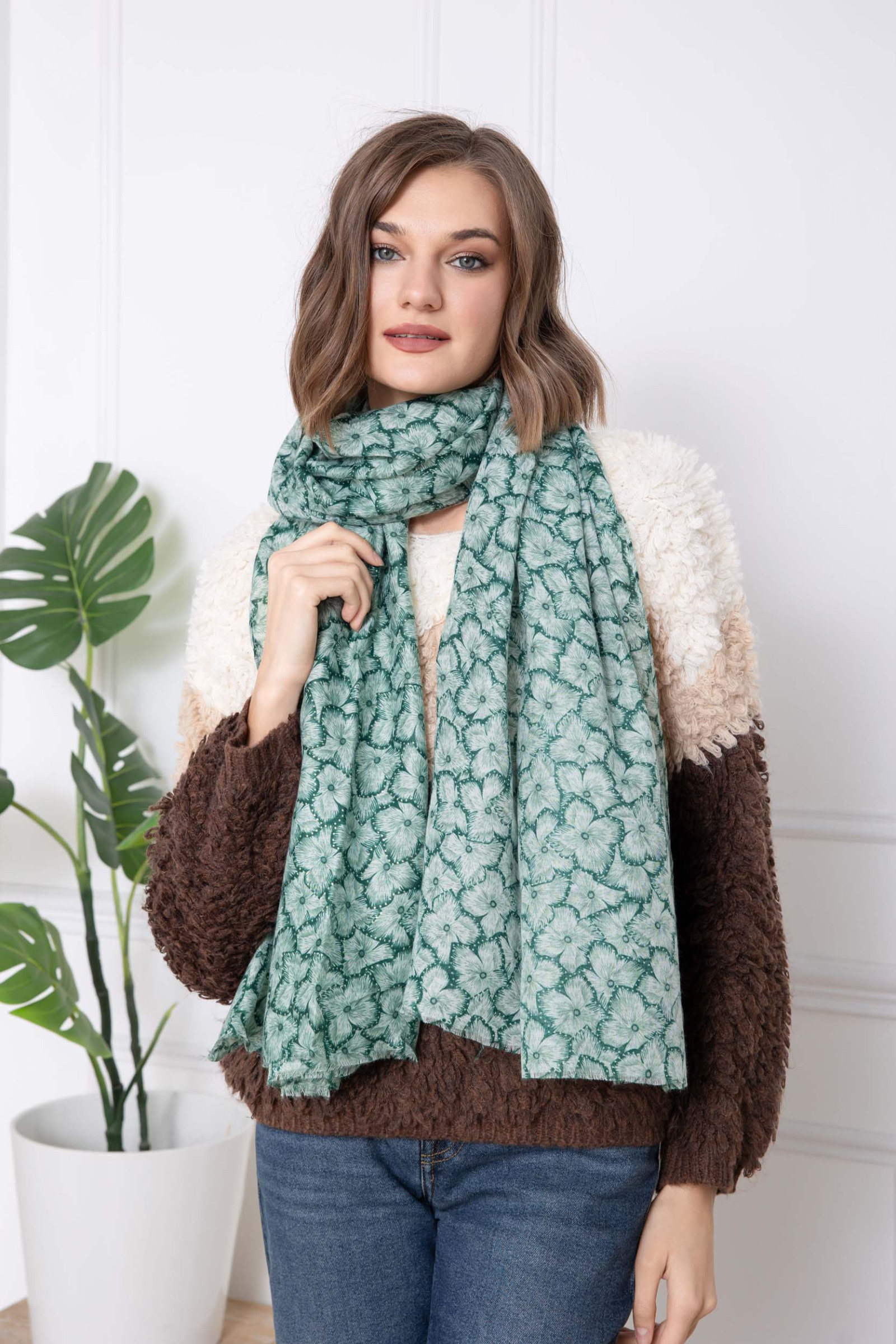 Großhändler M&P Accessoires - Schal mit Farbverlaufsdruck und Vergoldung