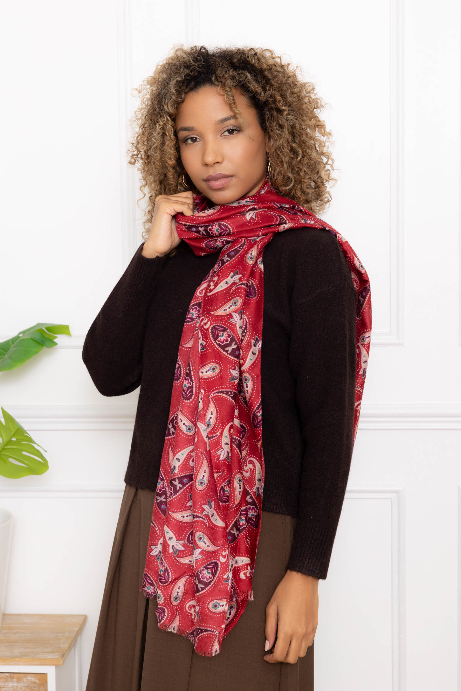 Grossista M&P Accessoires - Foulard stampato paisley con doratura
