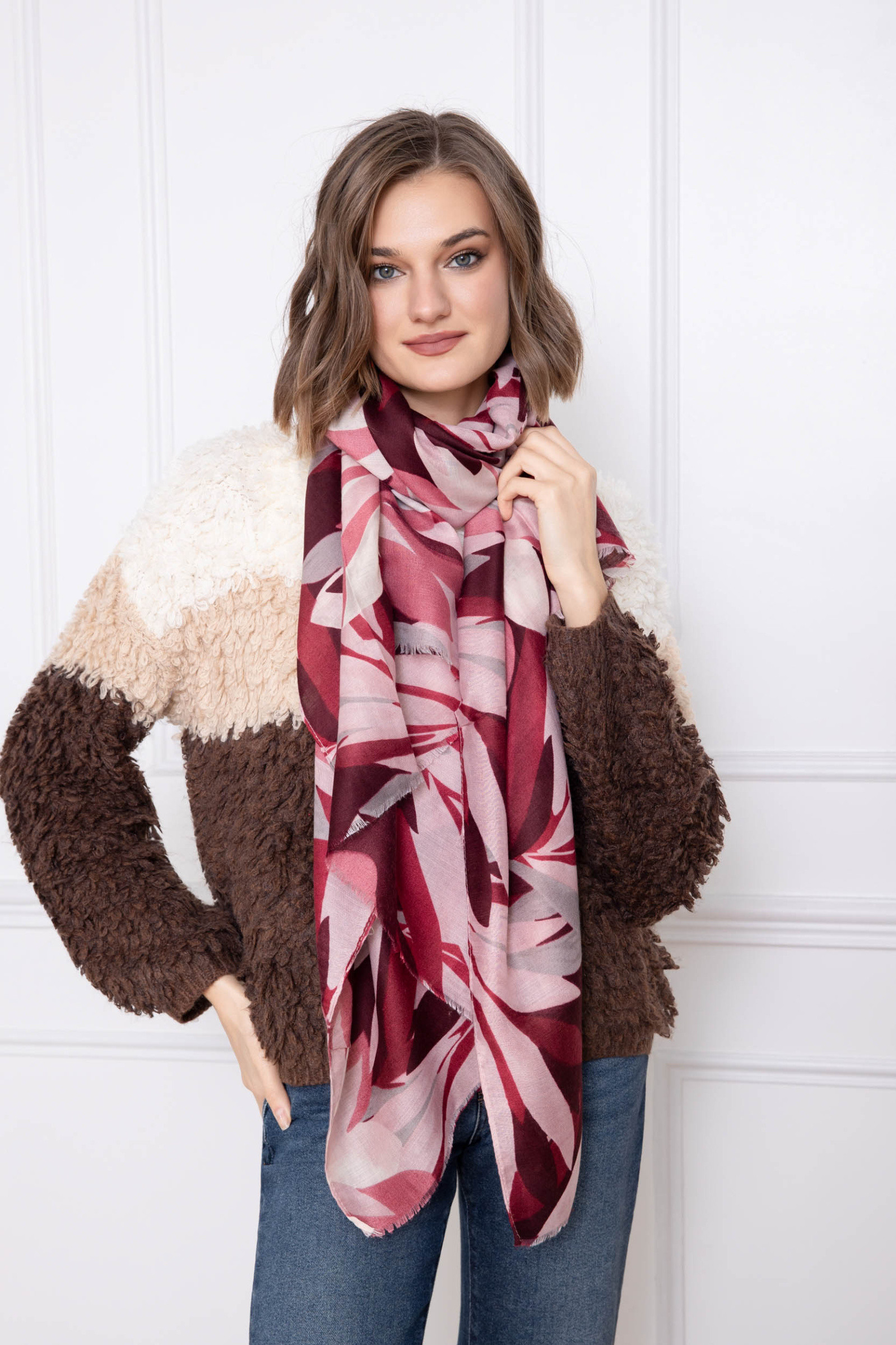 Großhändler M&P Accessoires - Blumengemusterter Schal
