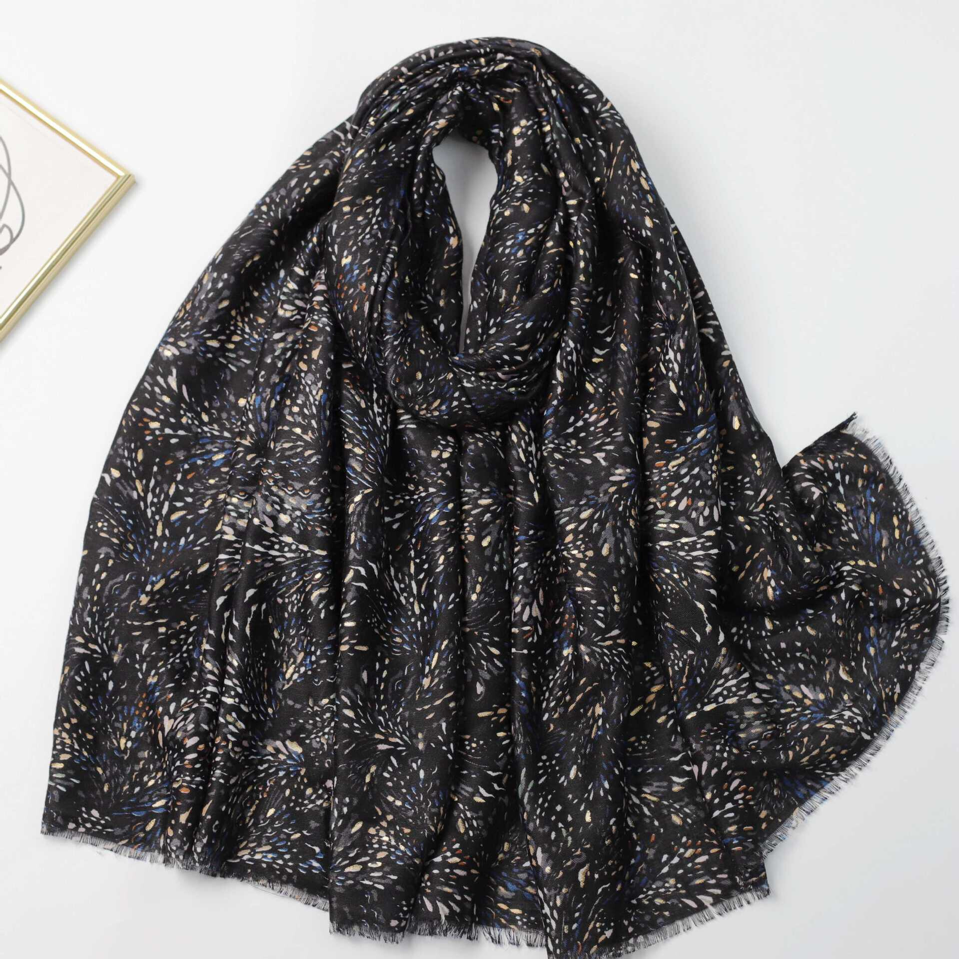 Grossiste M&P Accessoires - Foulard imprimé fantaisie avec dorure